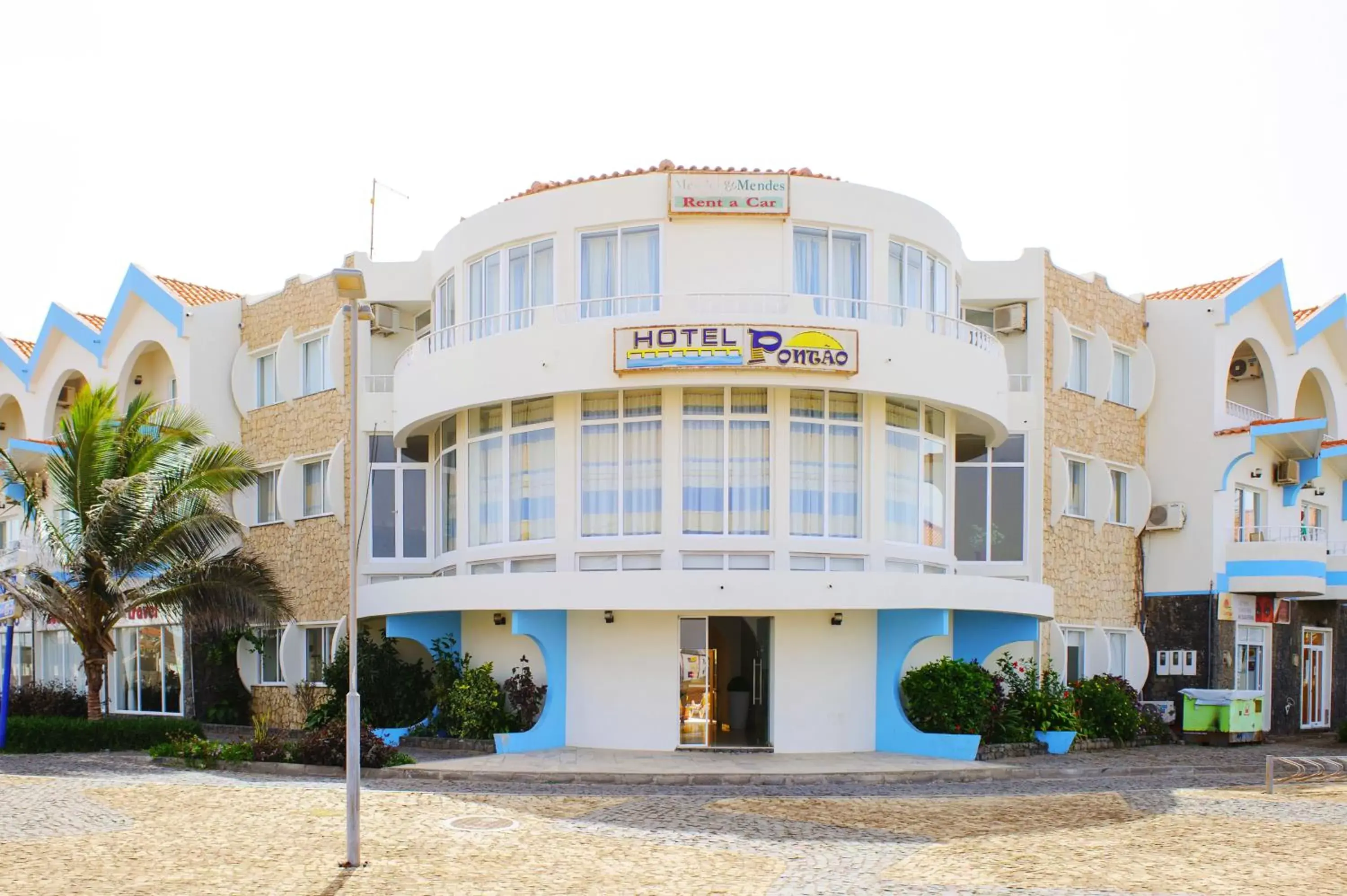 Facade/entrance, Property Building in Ouril Pontao Hotel