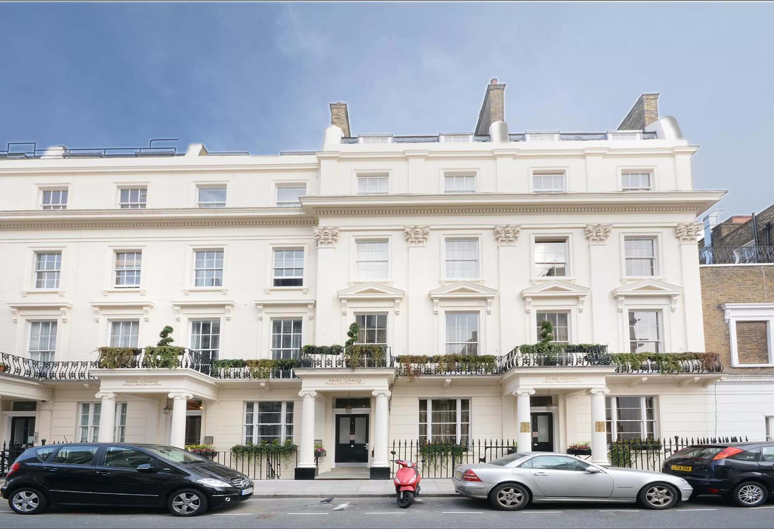 Property Building in Paddington Court Executive Rooms