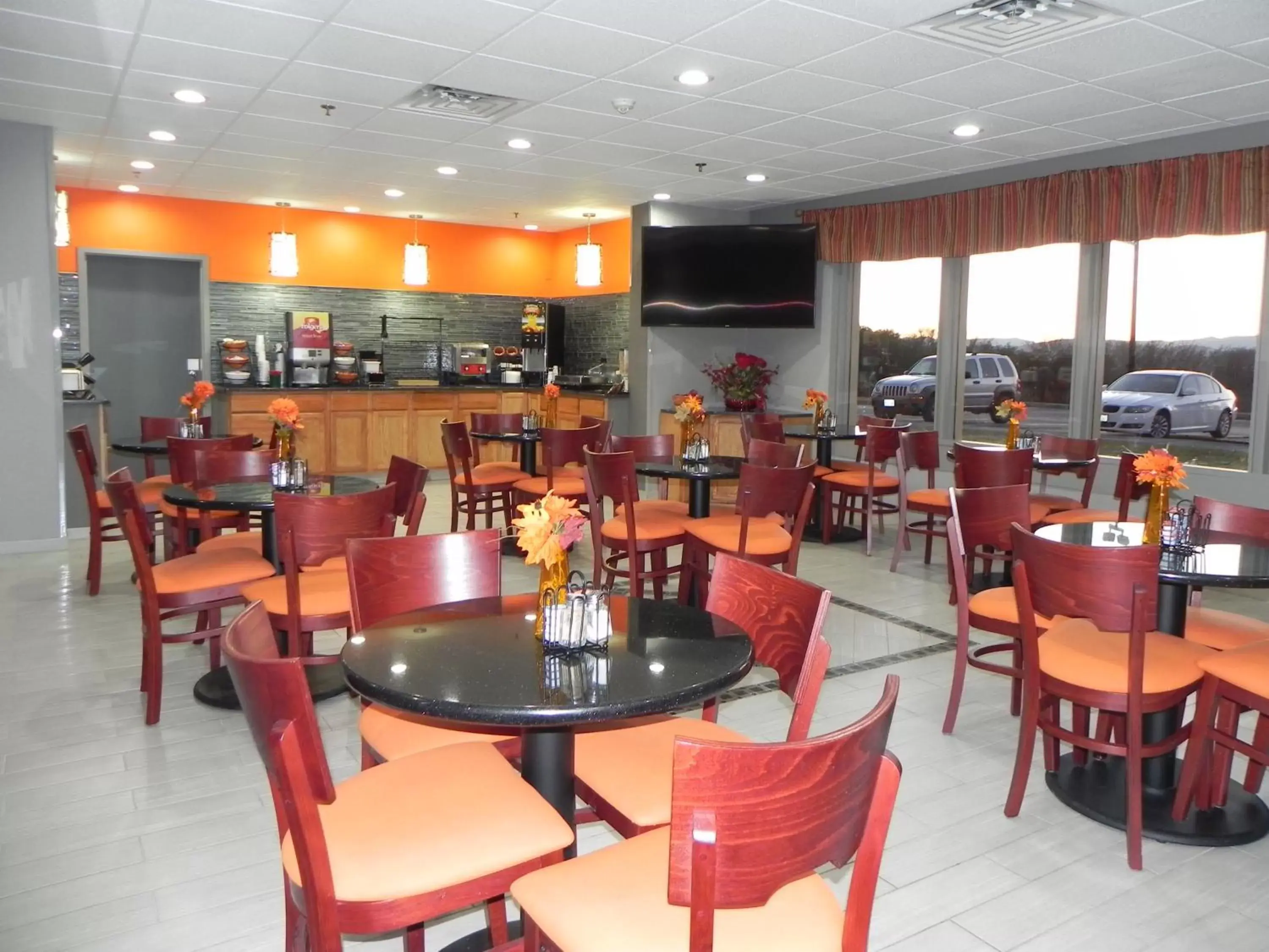 Coffee/tea facilities, Restaurant/Places to Eat in Howard Johnson by Wyndham Lexington