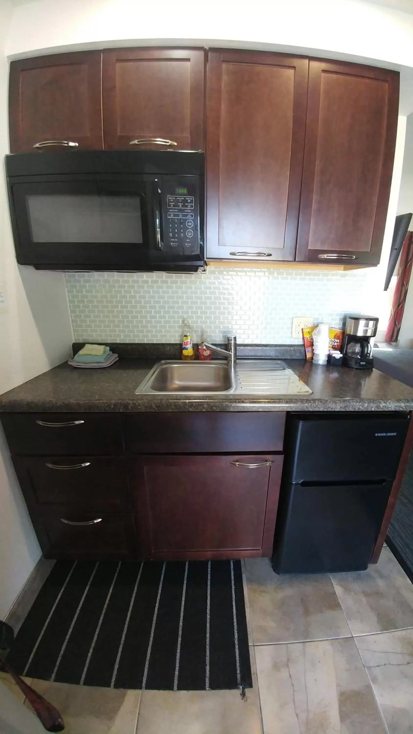 Kitchen or kitchenette in Motel 57