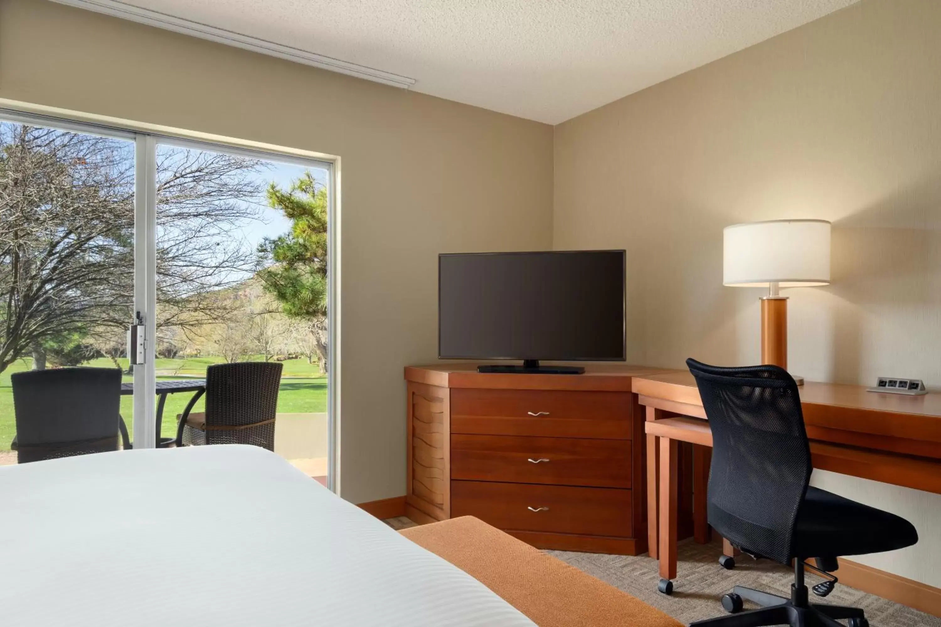 Bedroom, TV/Entertainment Center in Poco Diablo Resort