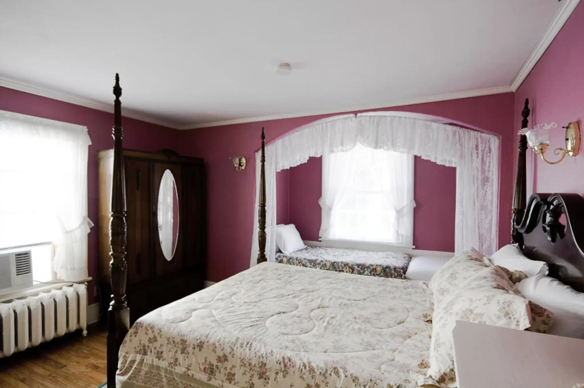 Bed in Chestnut Inn