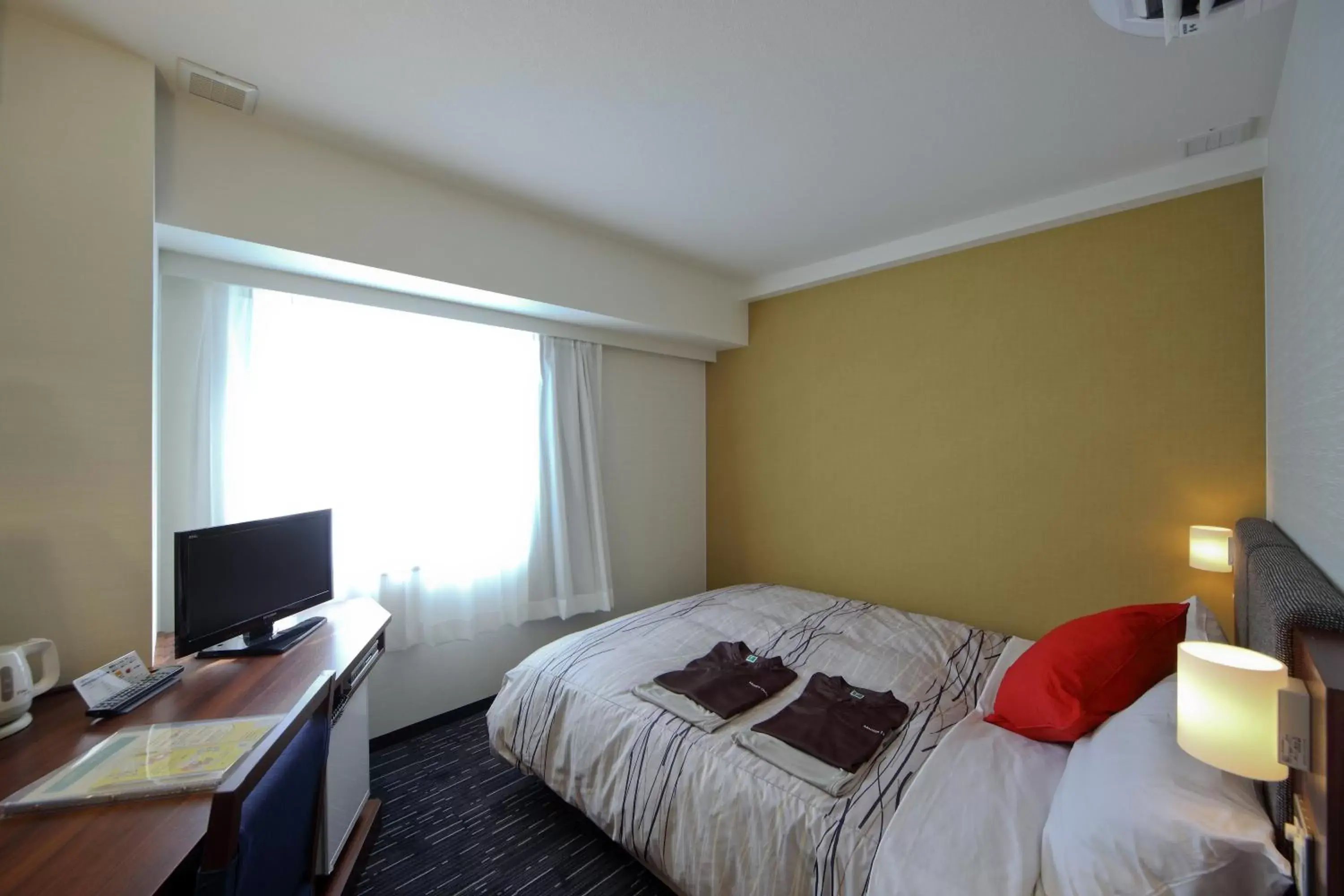 Photo of the whole room, Bed in Tsuruga Manten Hotel Ekimae