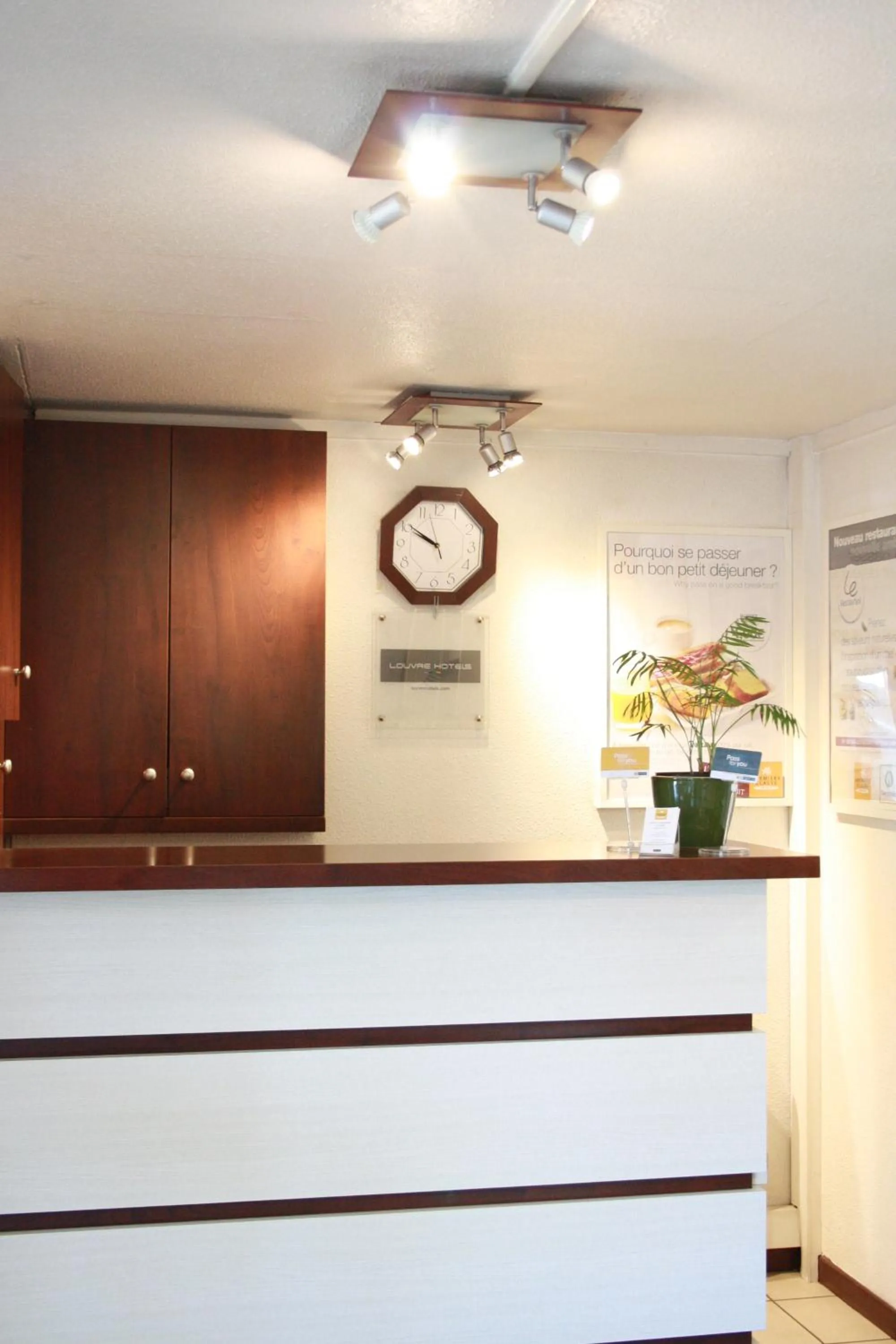 Lobby or reception in Première Classe Mâcon Sud