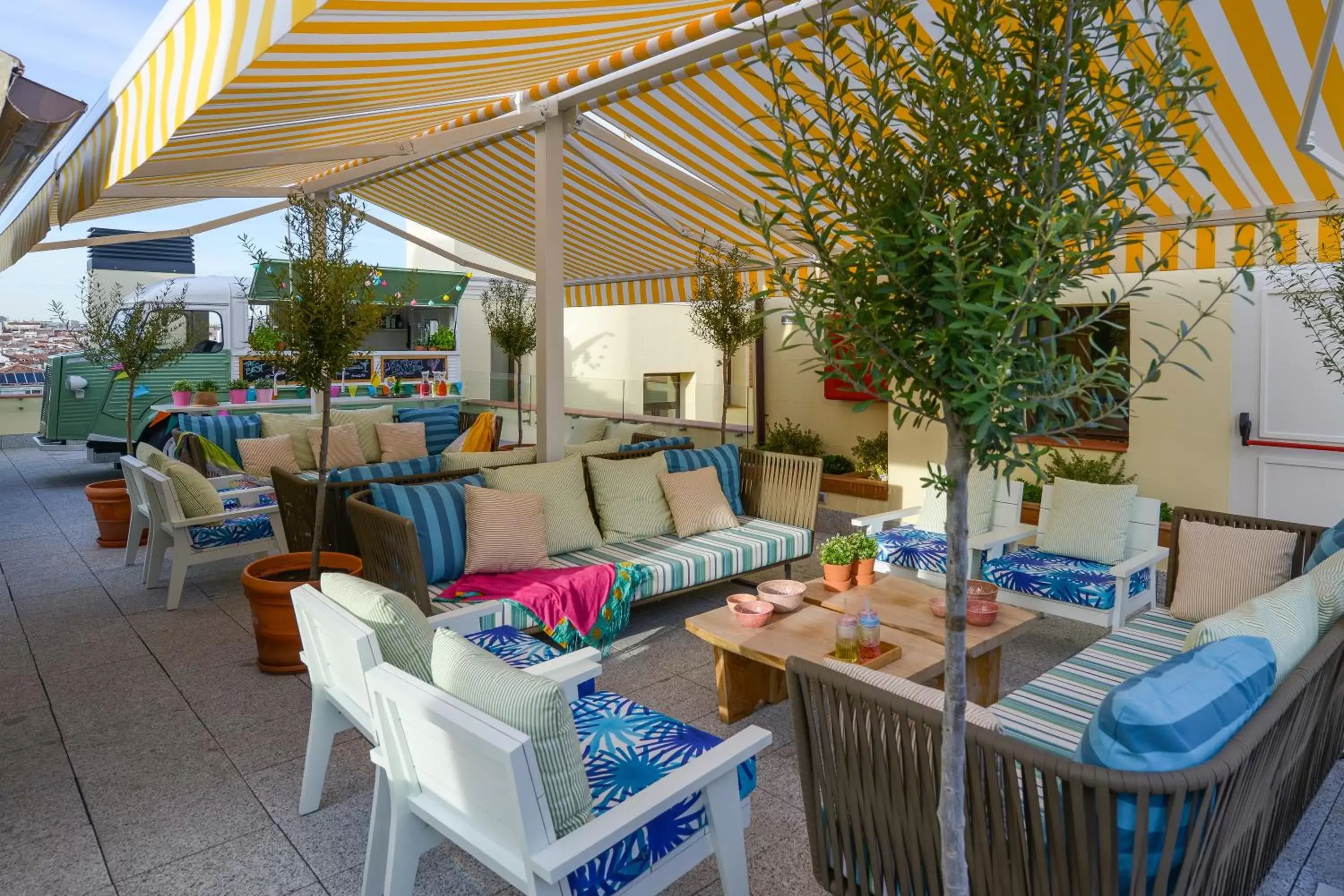 Balcony/Terrace, Restaurant/Places to Eat in Vincci The Mint