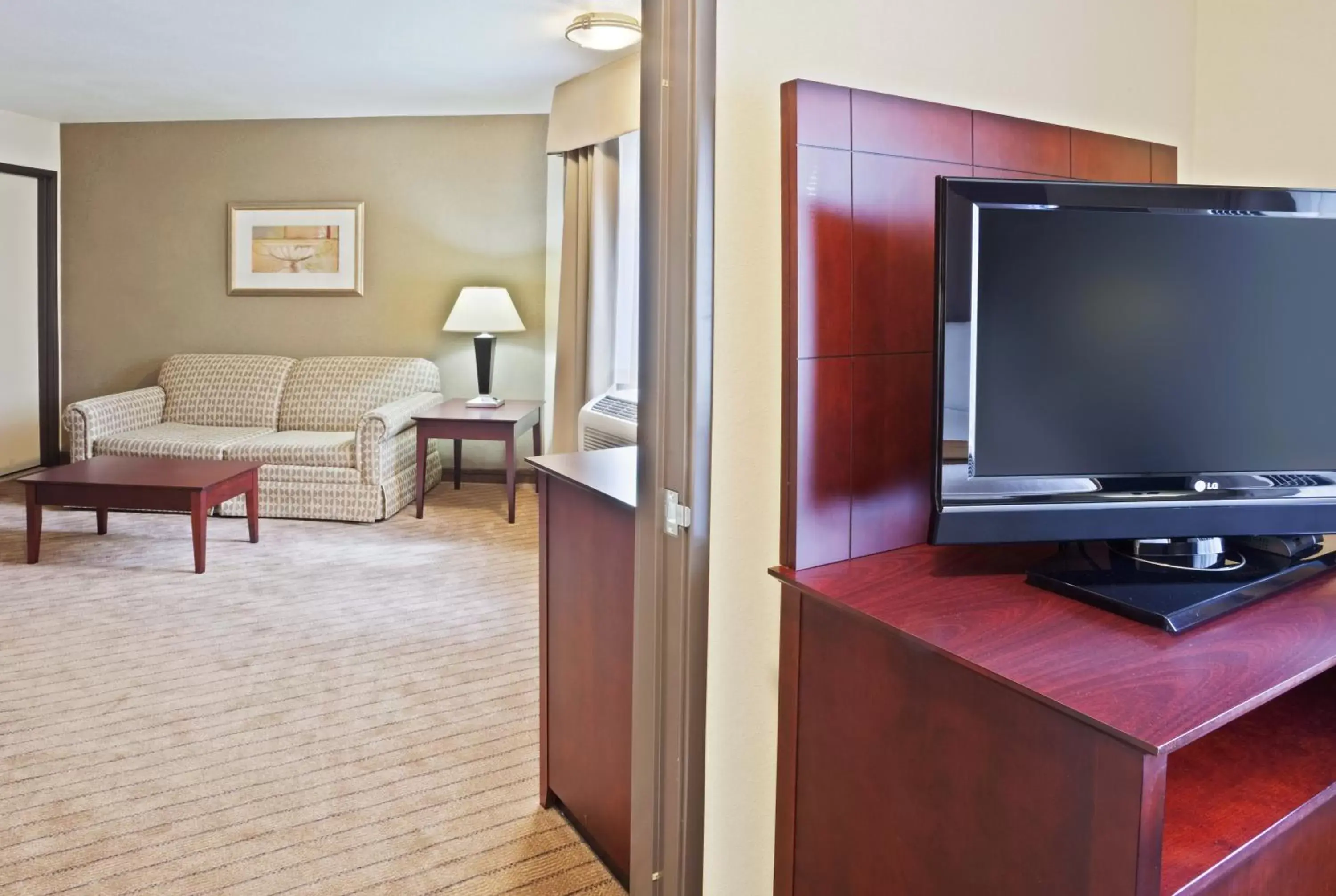 Photo of the whole room, TV/Entertainment Center in Holiday Inn Express Portland South - Lake Oswego, an IHG Hotel