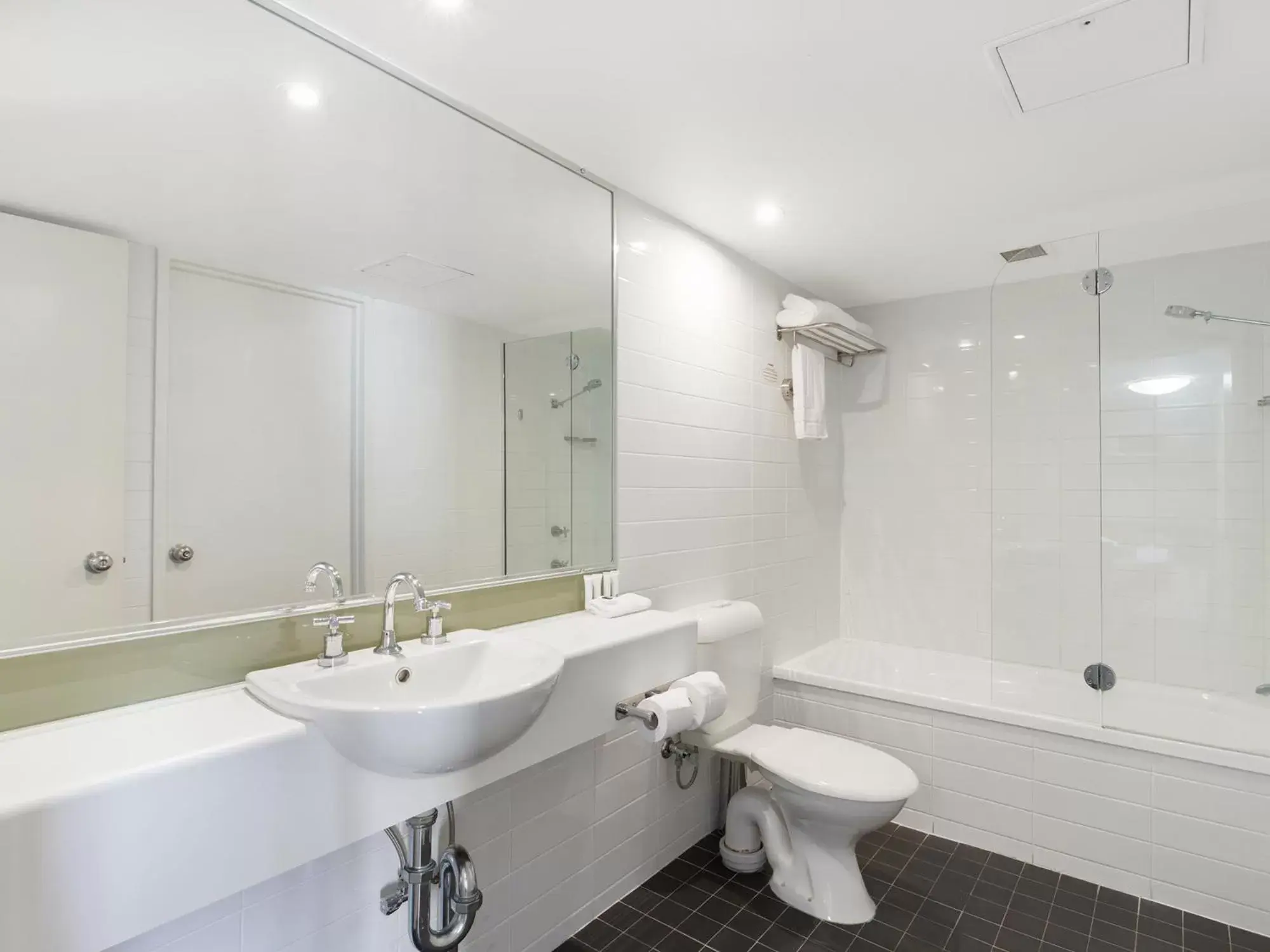 Bathroom in Mercure Rockhampton