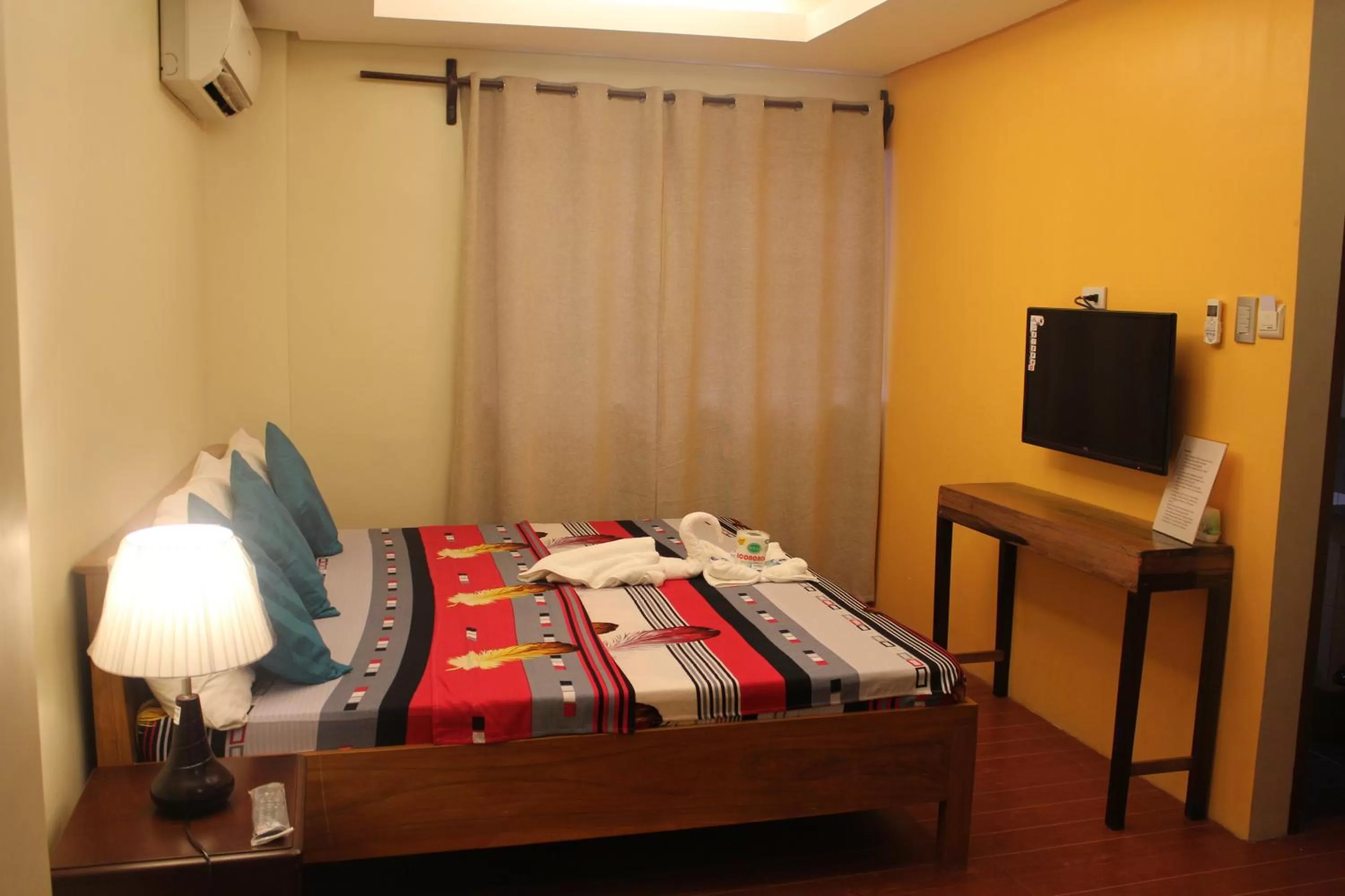 Photo of the whole room, Bed in Aqua Travel Lodge