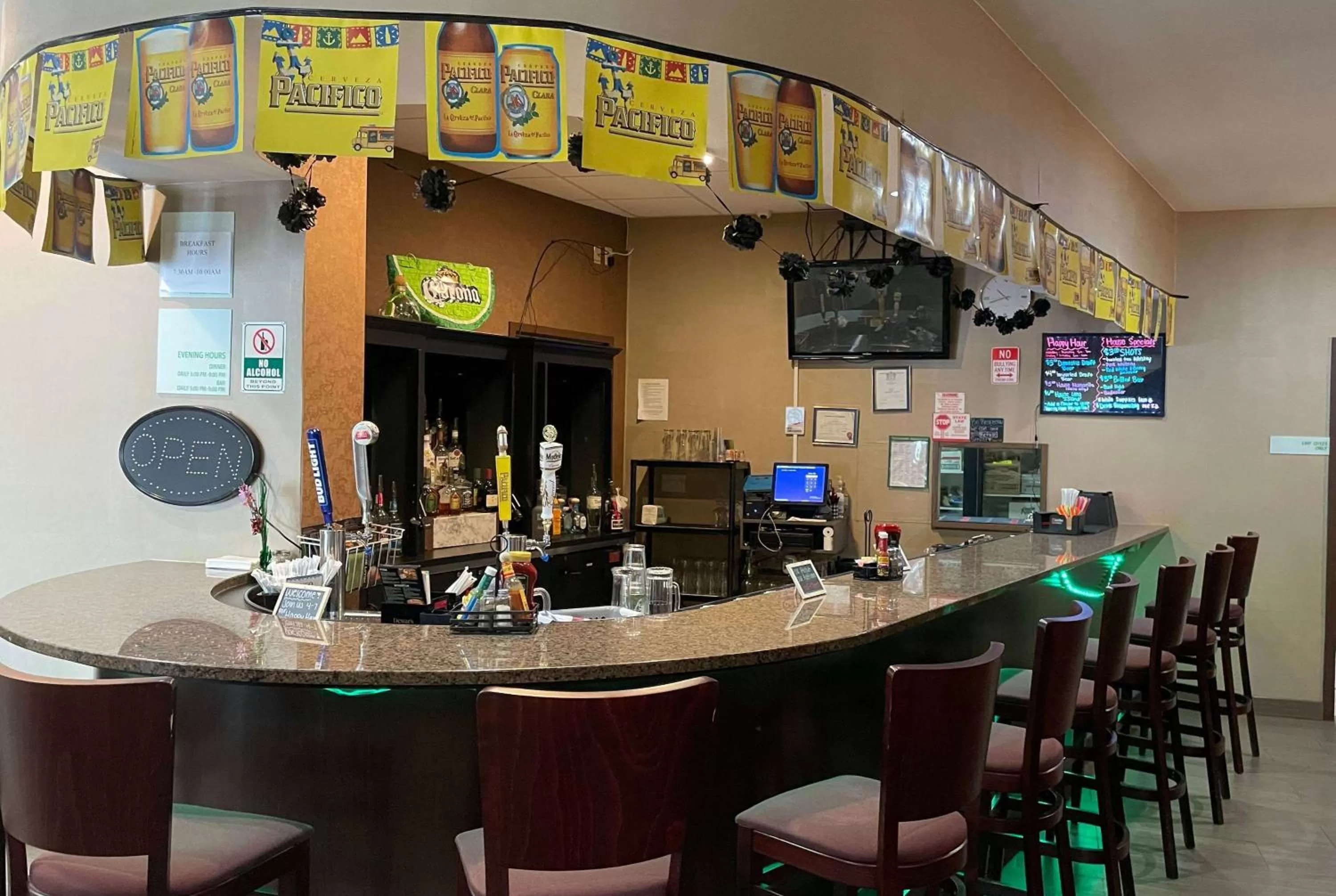 Lounge or bar in Wyndham Garden Dover