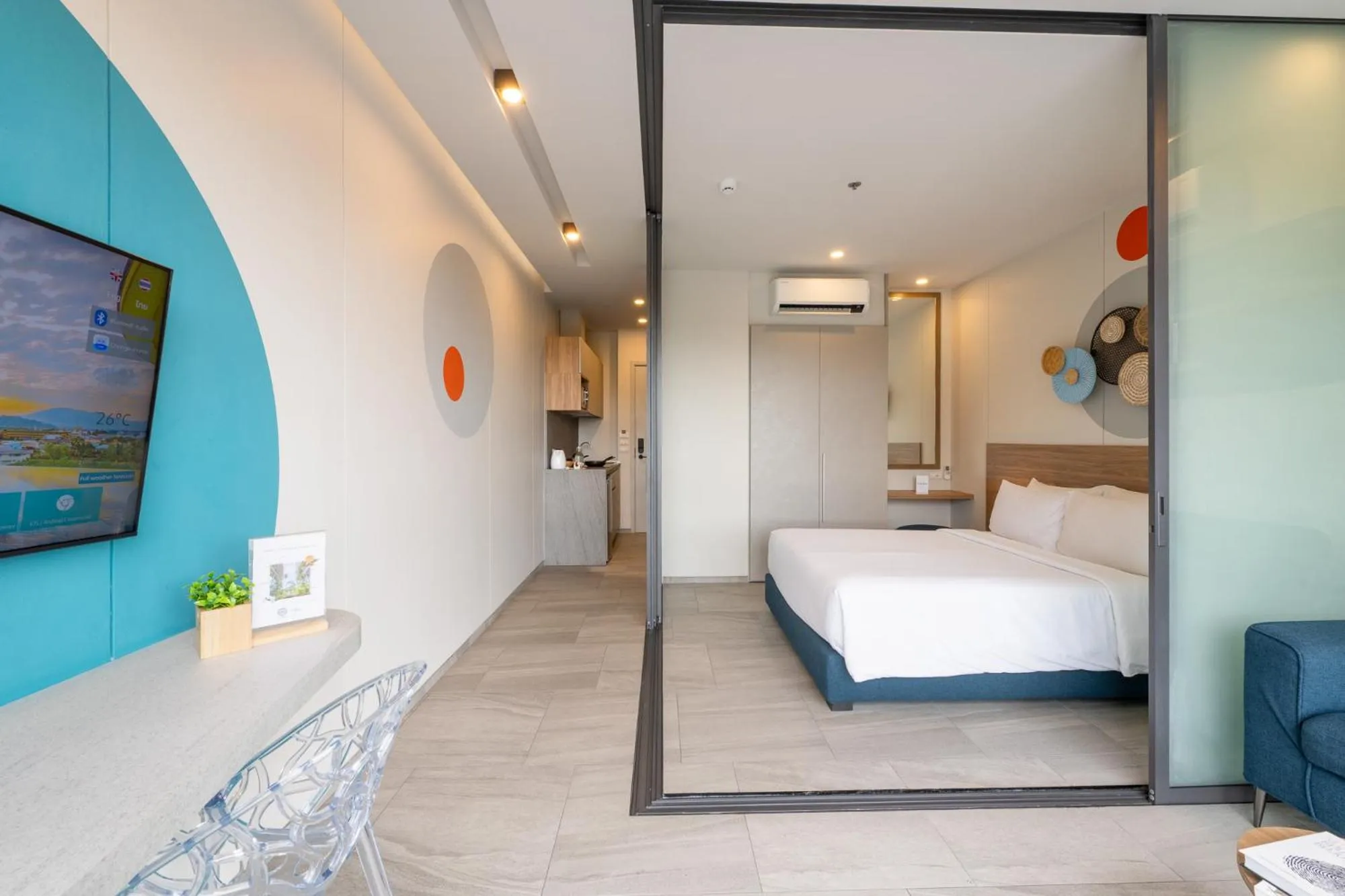 Photo of the whole room, Bed in HOMA Phuket Town