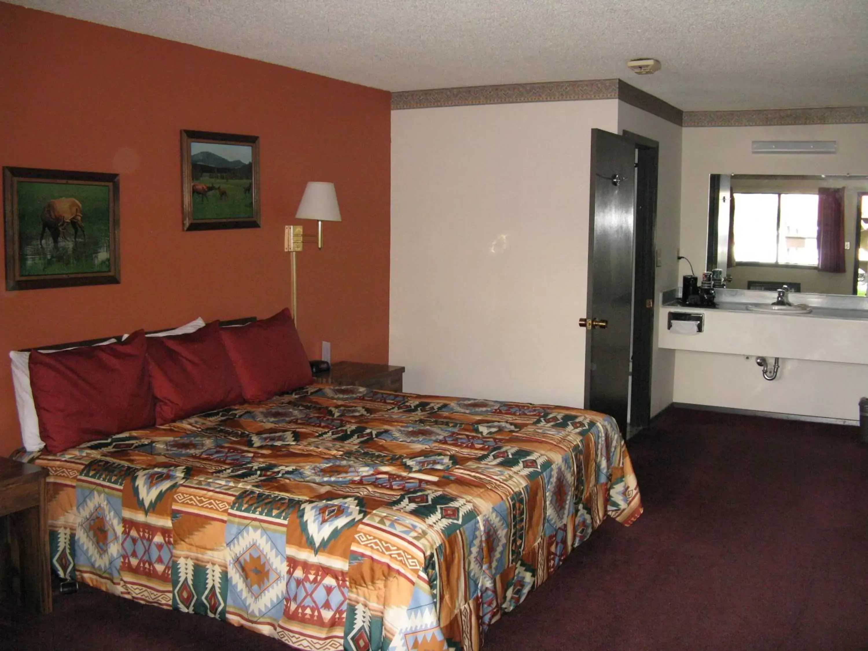 Photo of the whole room, Bed in Branding Iron Motel