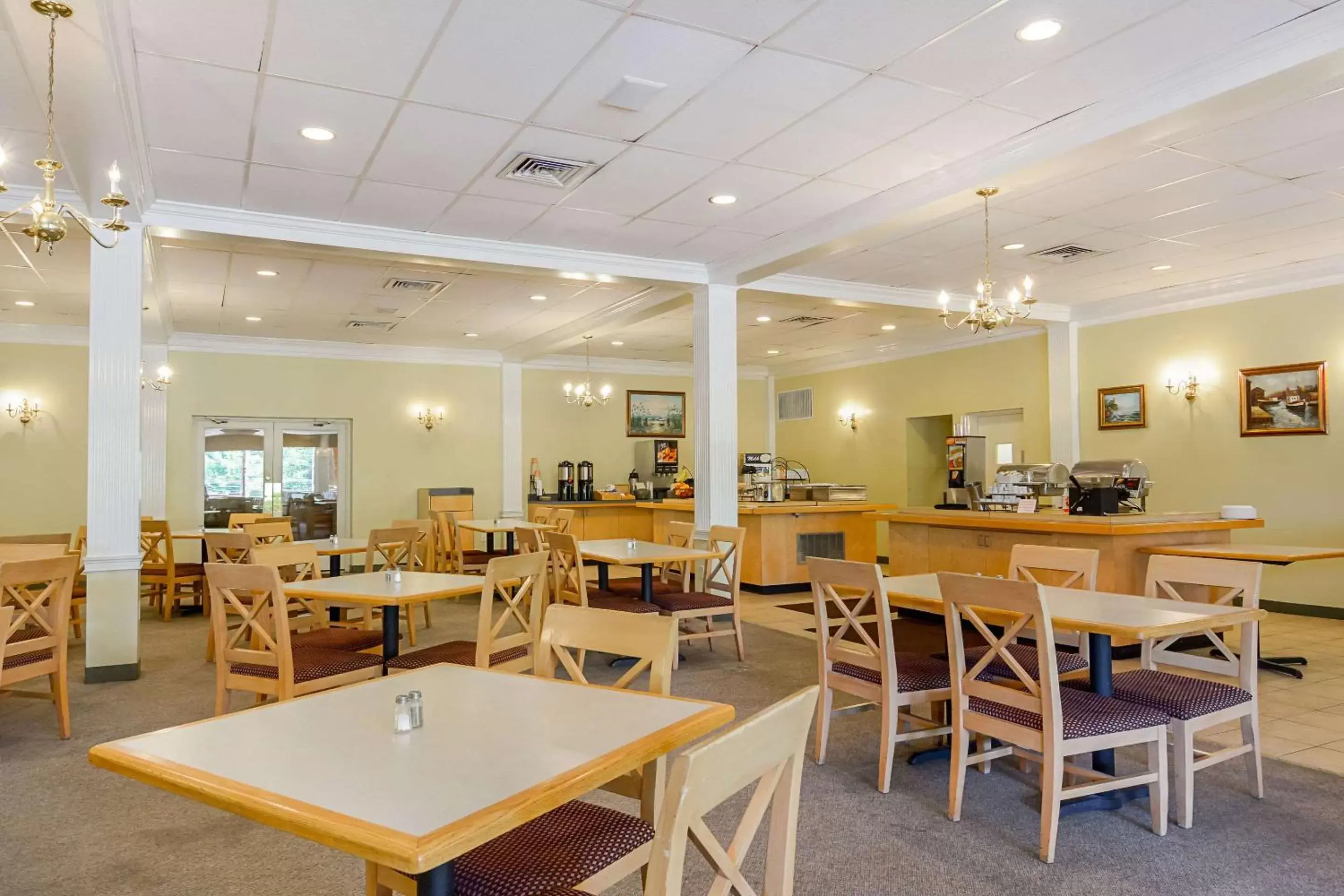 Restaurant/Places to Eat in Clarion Inn Harpers Ferry-Charles Town