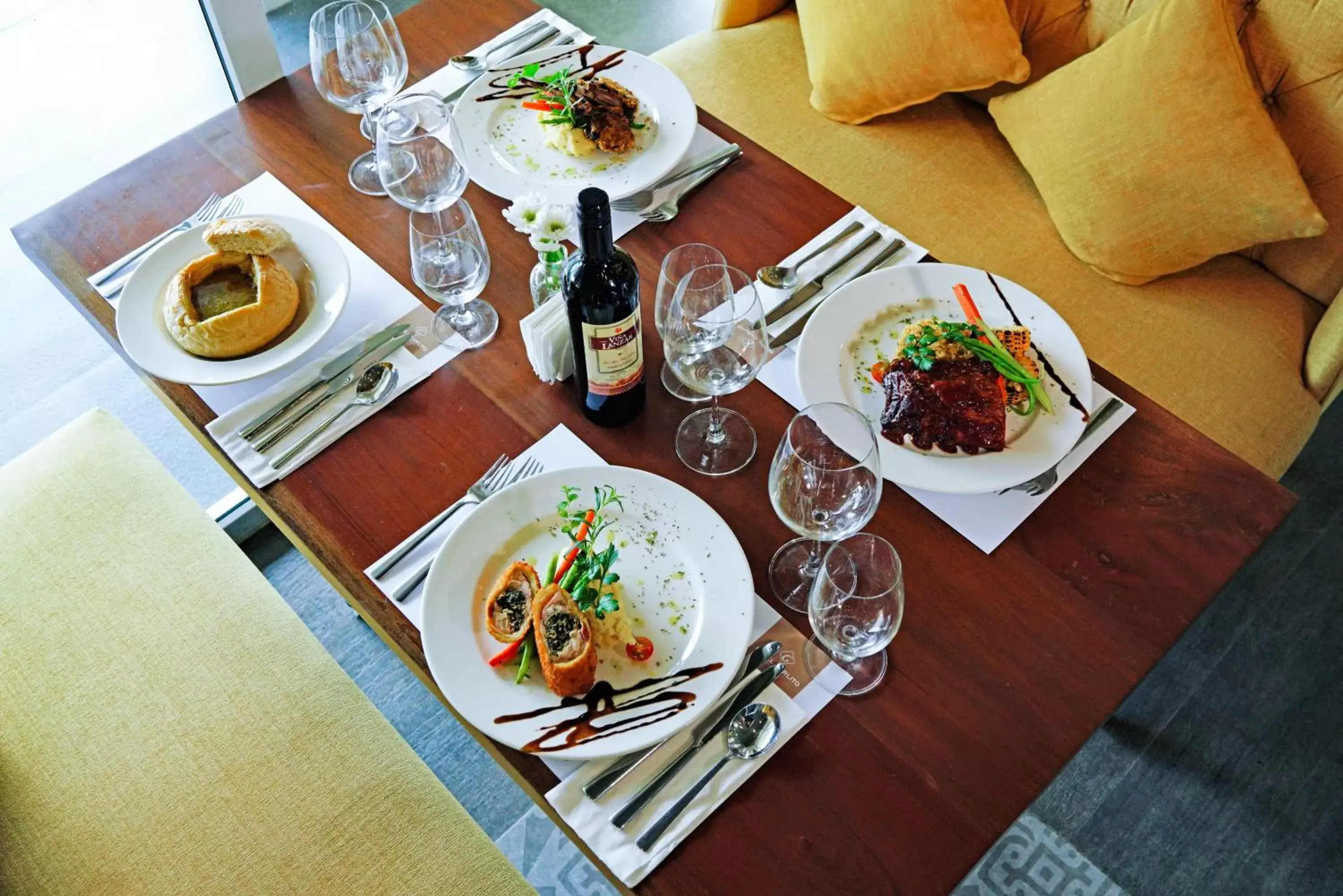Restaurant/places to eat in Hotel Carlito Tagaytay Restaurant/places to eat in Hotel Carlito Tagaytay