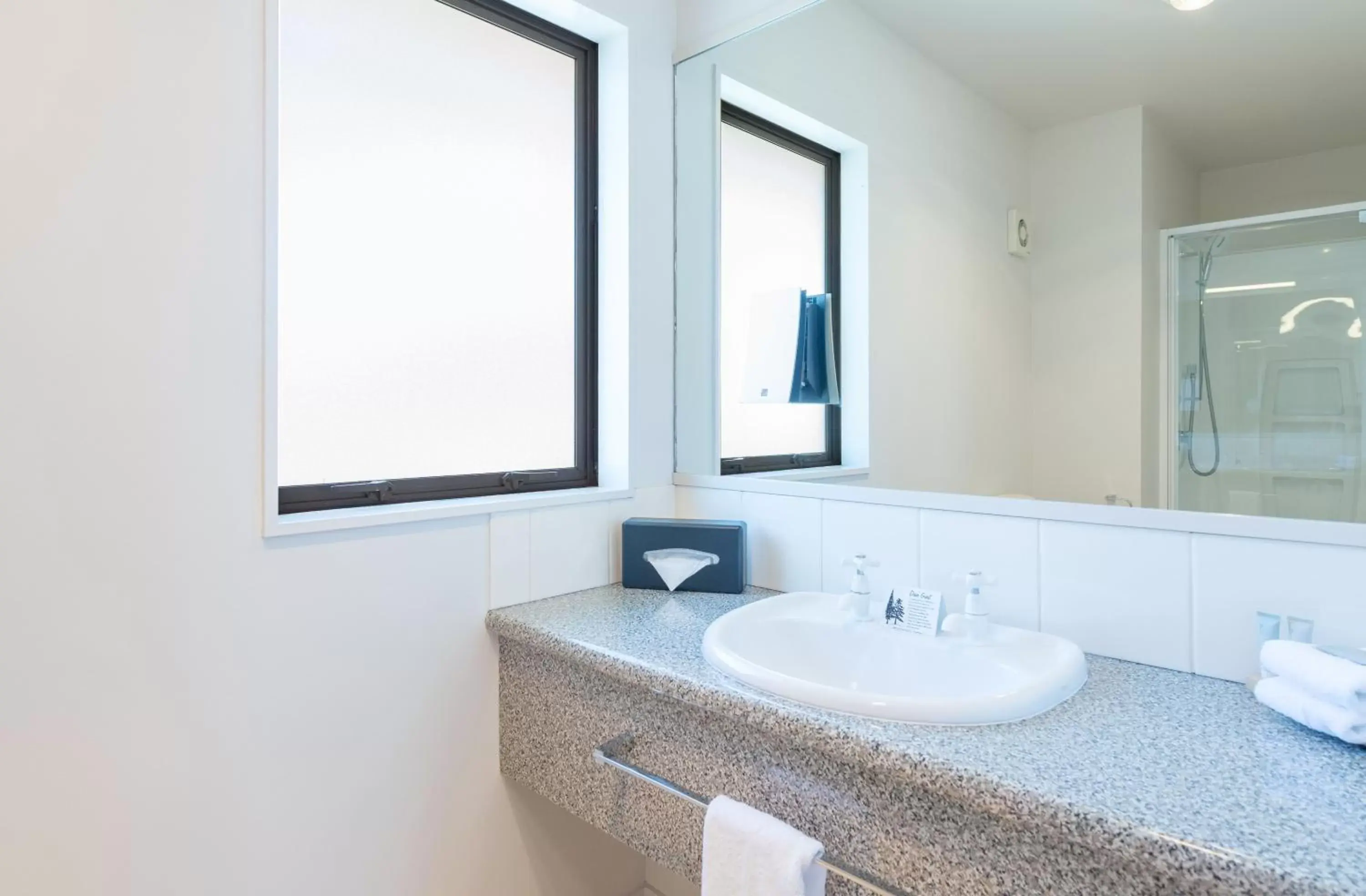 Shower, Bathroom in Bella Vista Motel Nelson