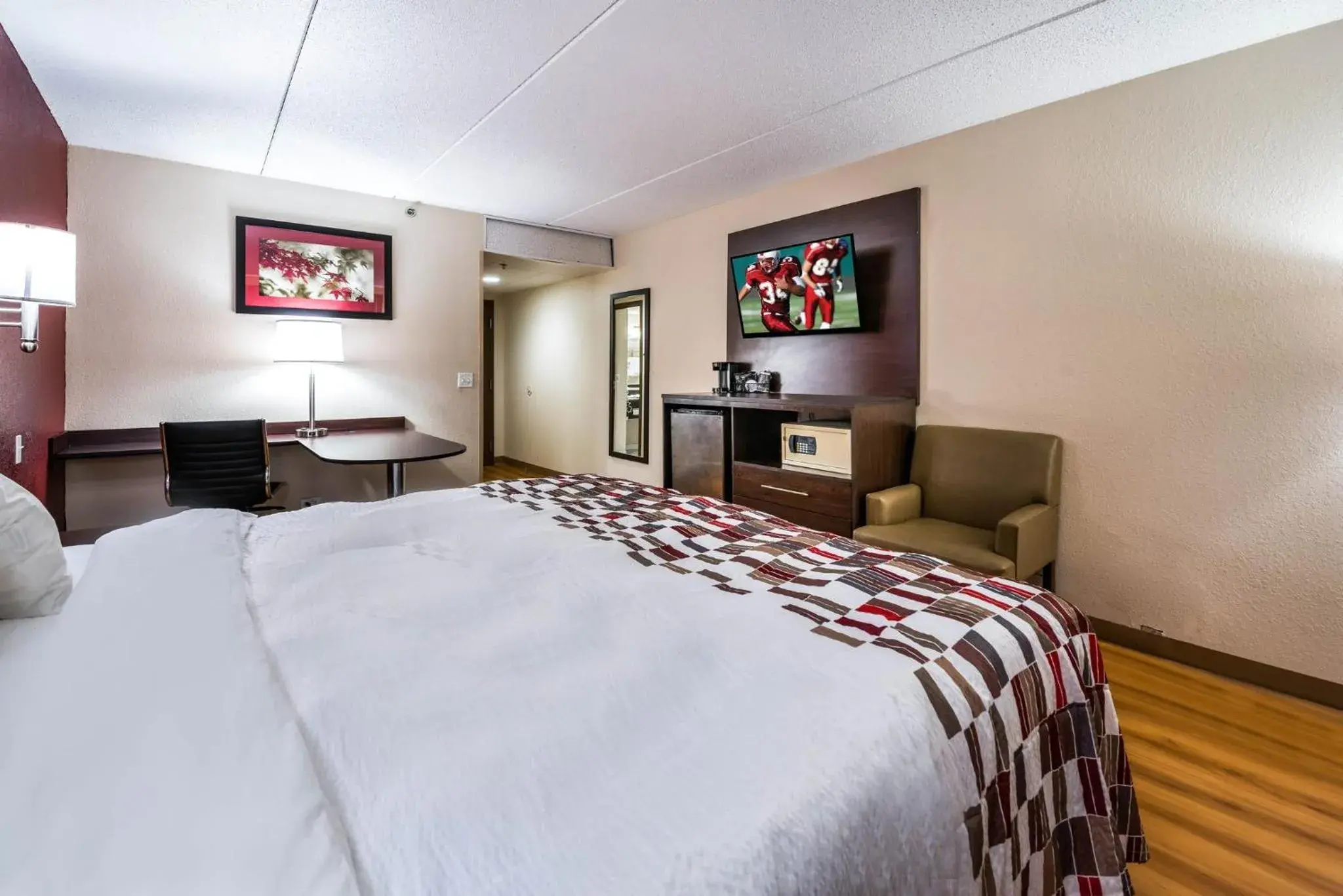 Bedroom, Bed in Red Roof Inn Palatine