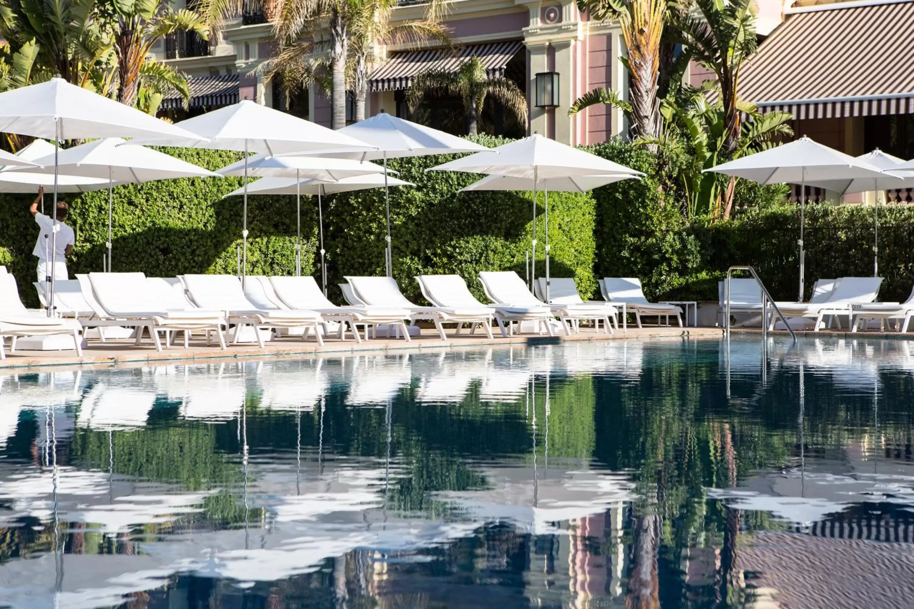 Swimming Pool in Hotel Royal-Riviera