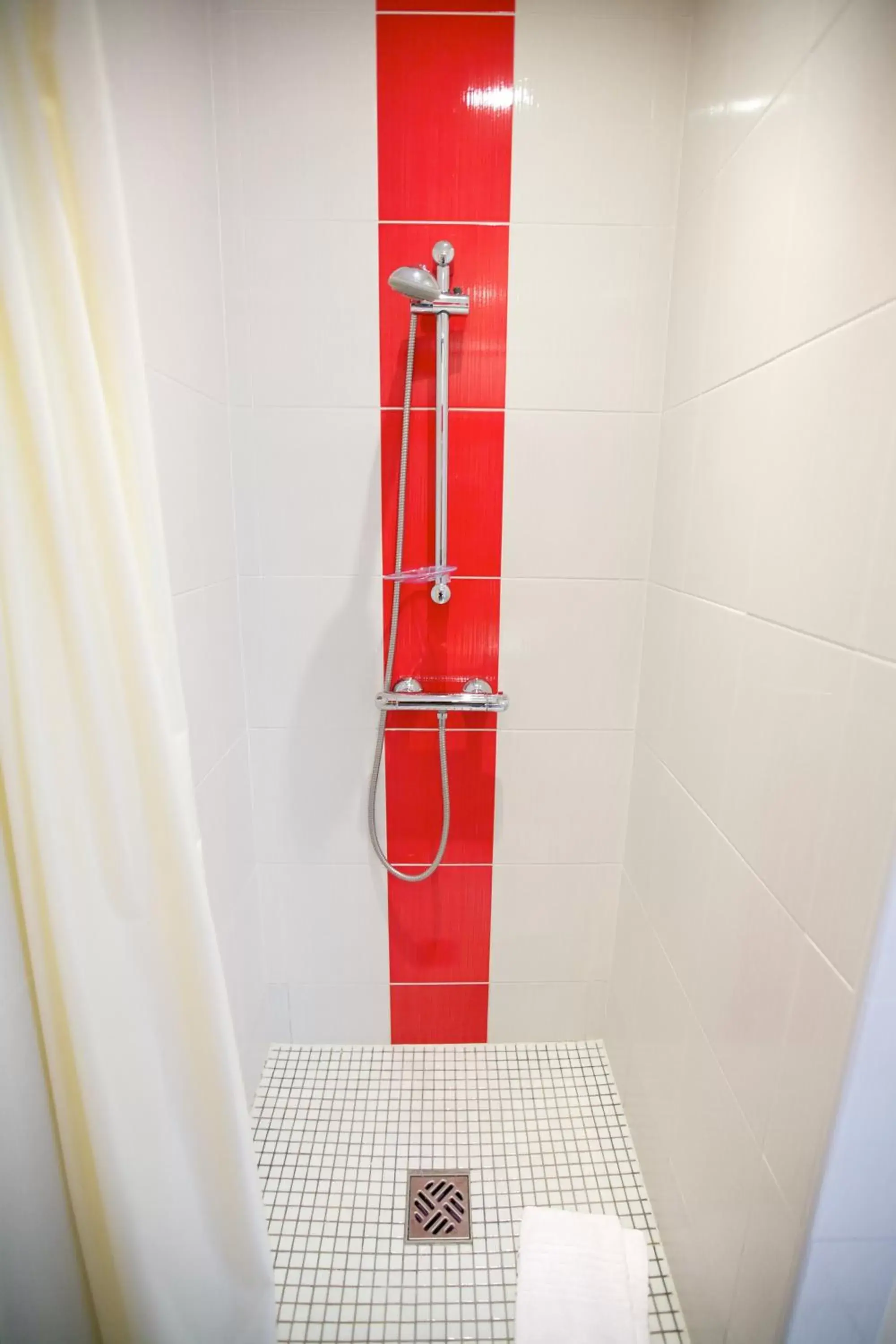 Shower, Bathroom in Hôtel Montchapet Dijon Centre