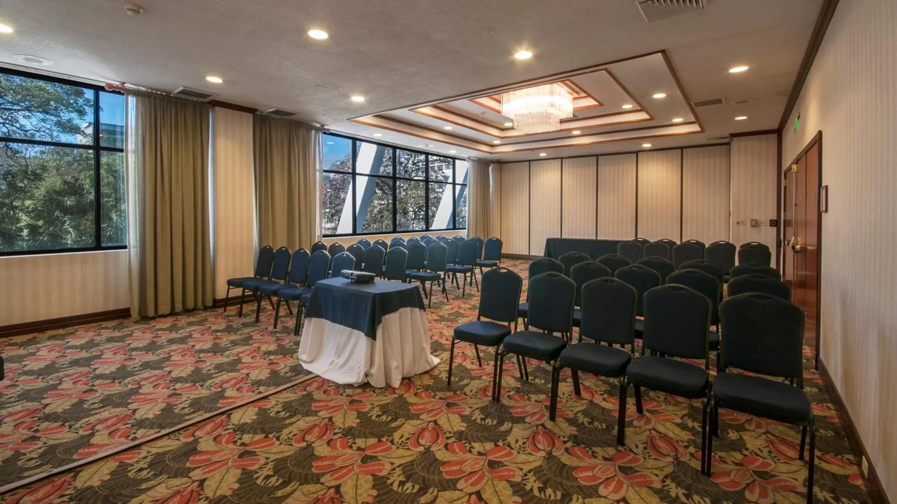 Meeting/conference room in Holiday Inn San Jose Aurola, an IHG Hotel