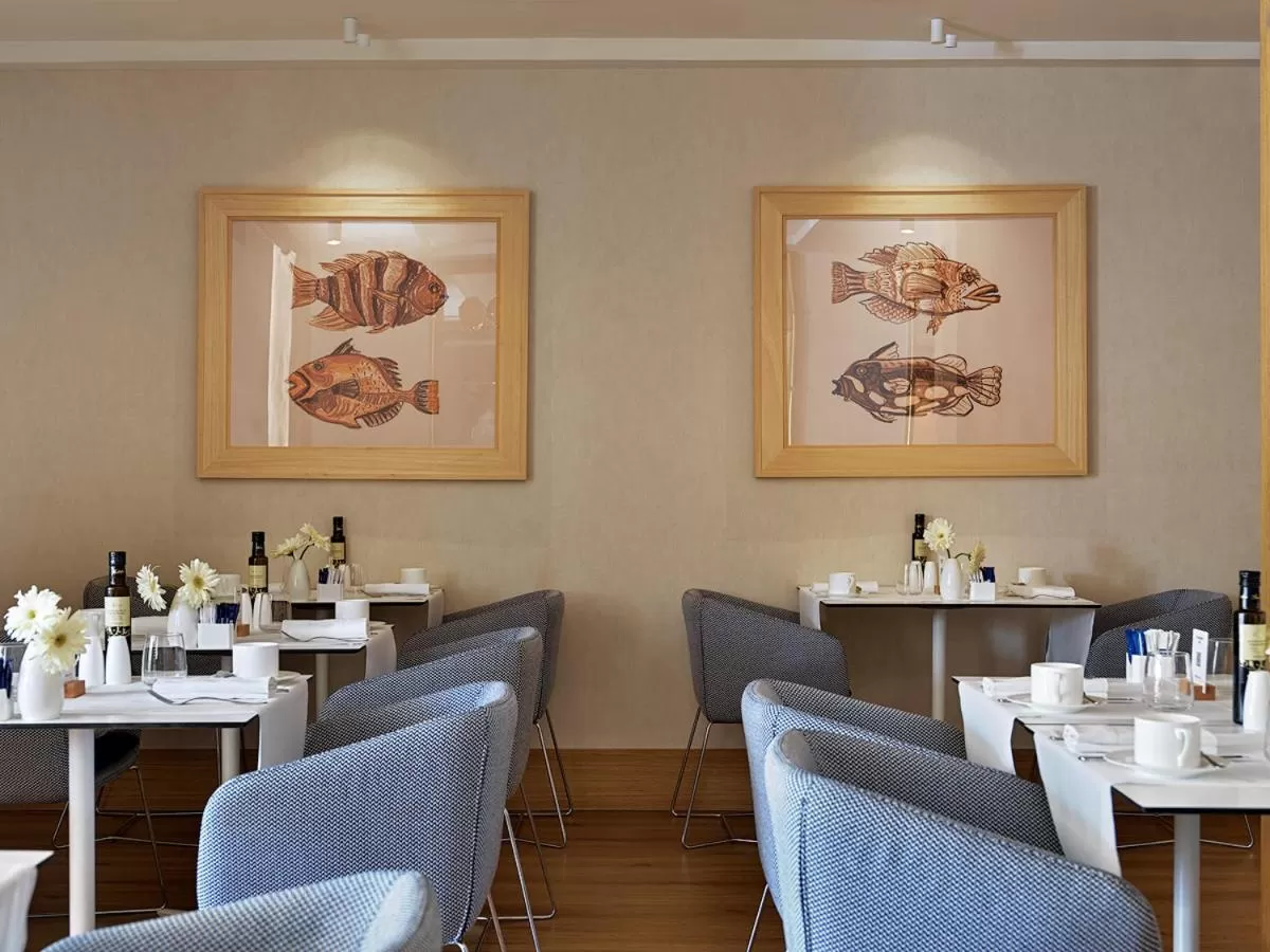 Dining area in H10 Port Vell 4* Sup