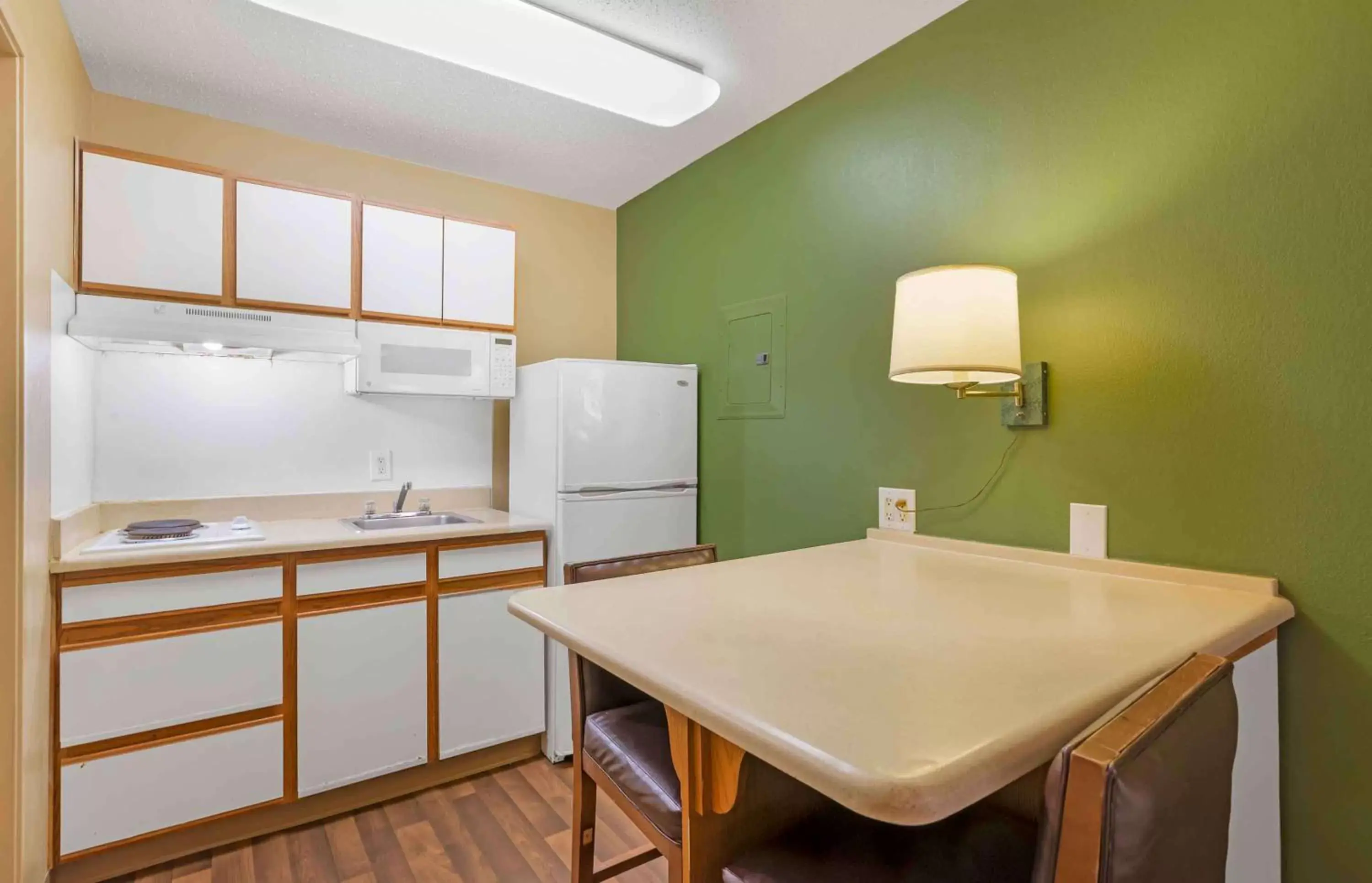 Bedroom, Kitchen/Kitchenette in Extended Stay America Suites - Richmond - West End - I-64