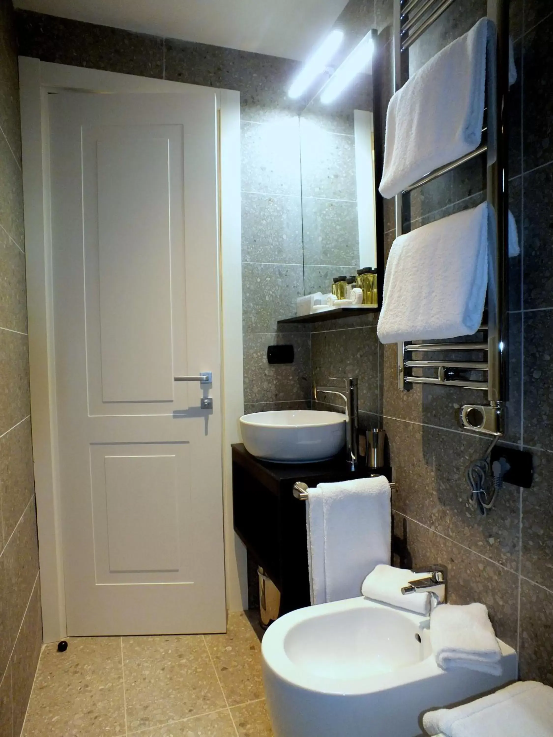 Toilet, Bathroom in BB Hotels Smarthotel Derose