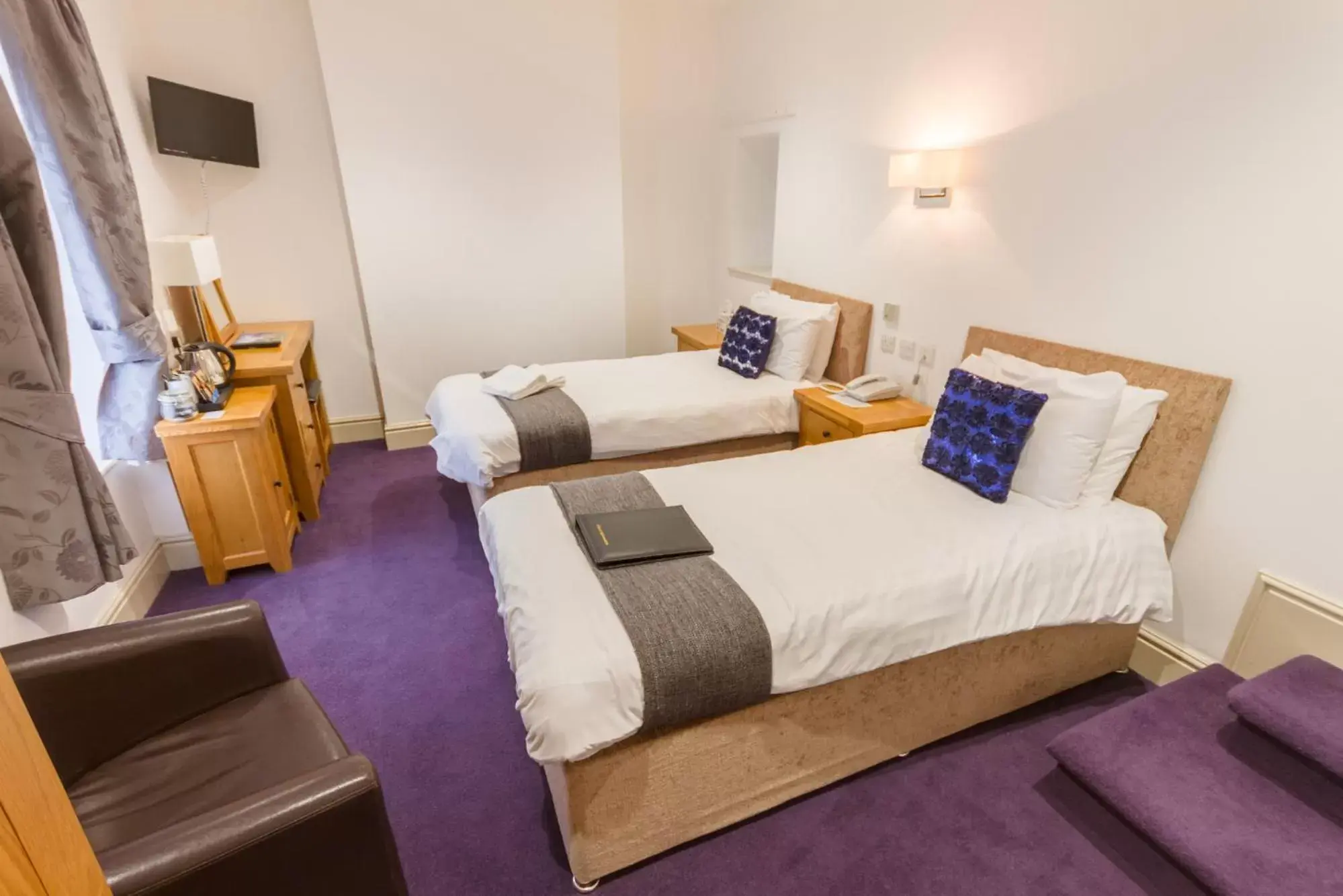 Interconnecting Twin Room in Gwesty Seren Hotel