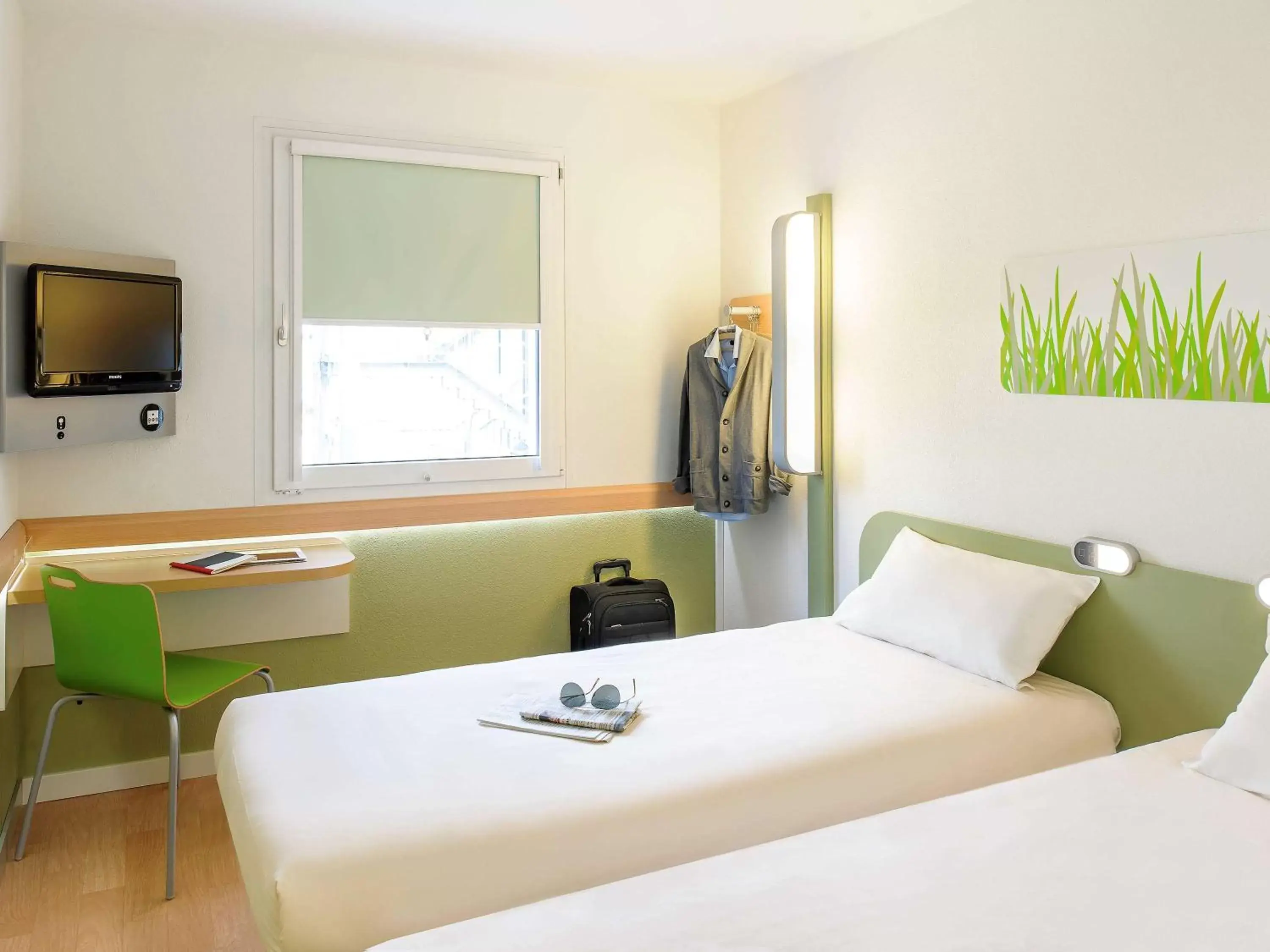 Photo of the whole room, Bed in ibis budget Aix Les Bains - Grésy