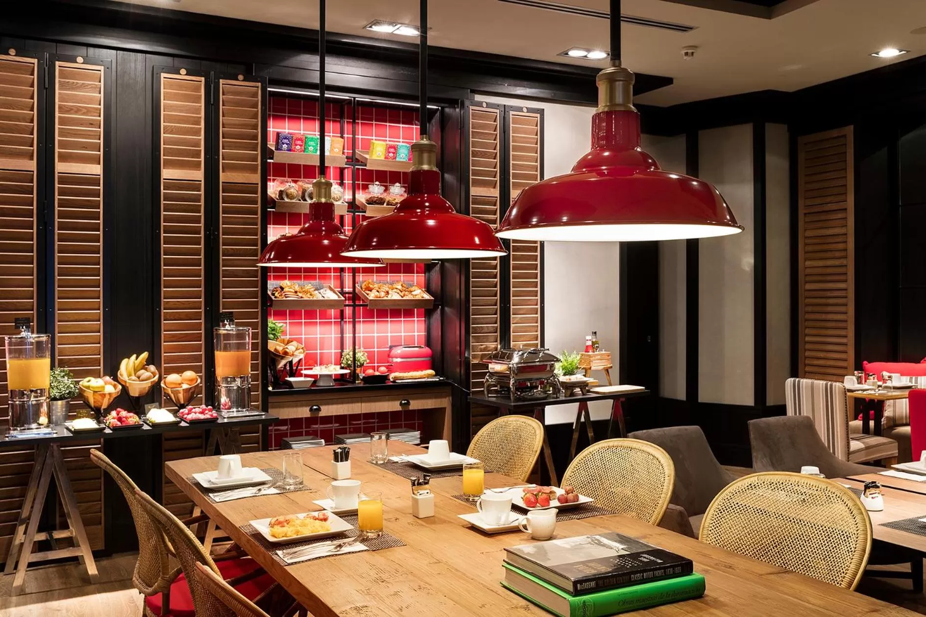 Restaurant/places to eat in Casa Elliot Hotel