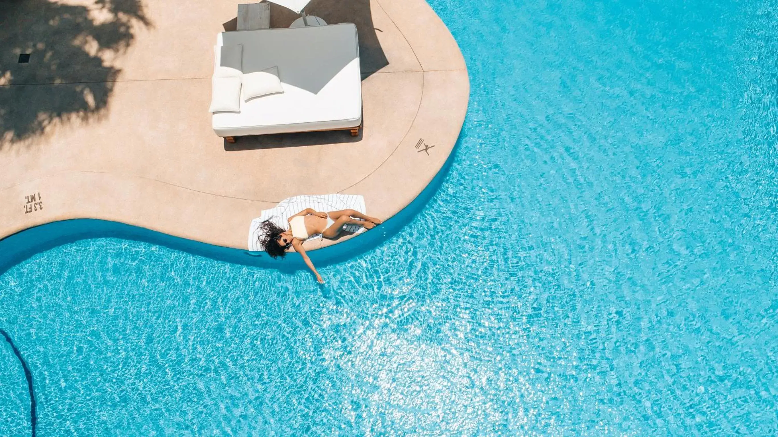 Swimming pool, Bird's-eye View in Bahia Hotel & Beach House