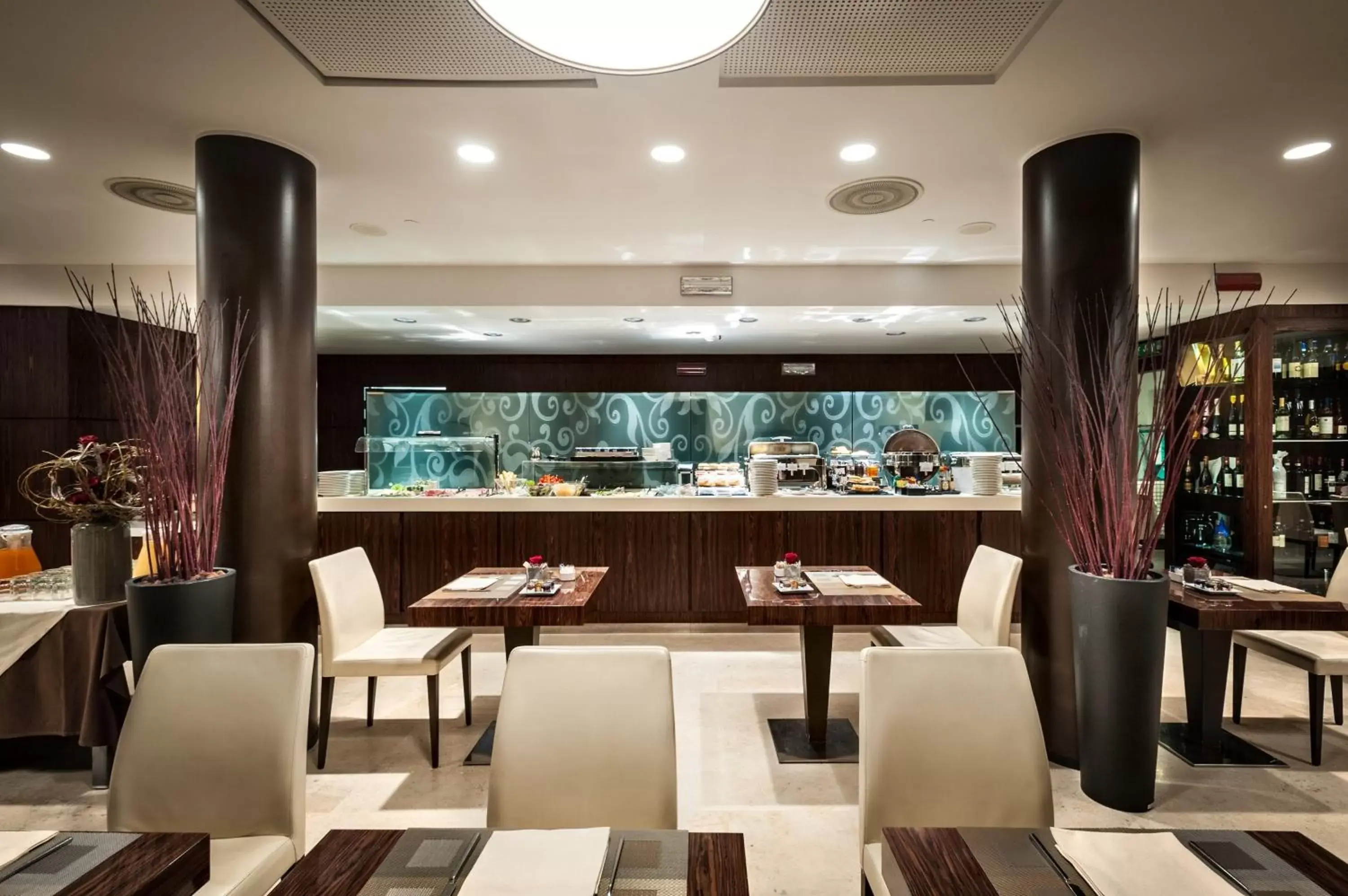 Breakfast, Restaurant/Places to Eat in Crowne Plaza Milan City, an IHG Hotel