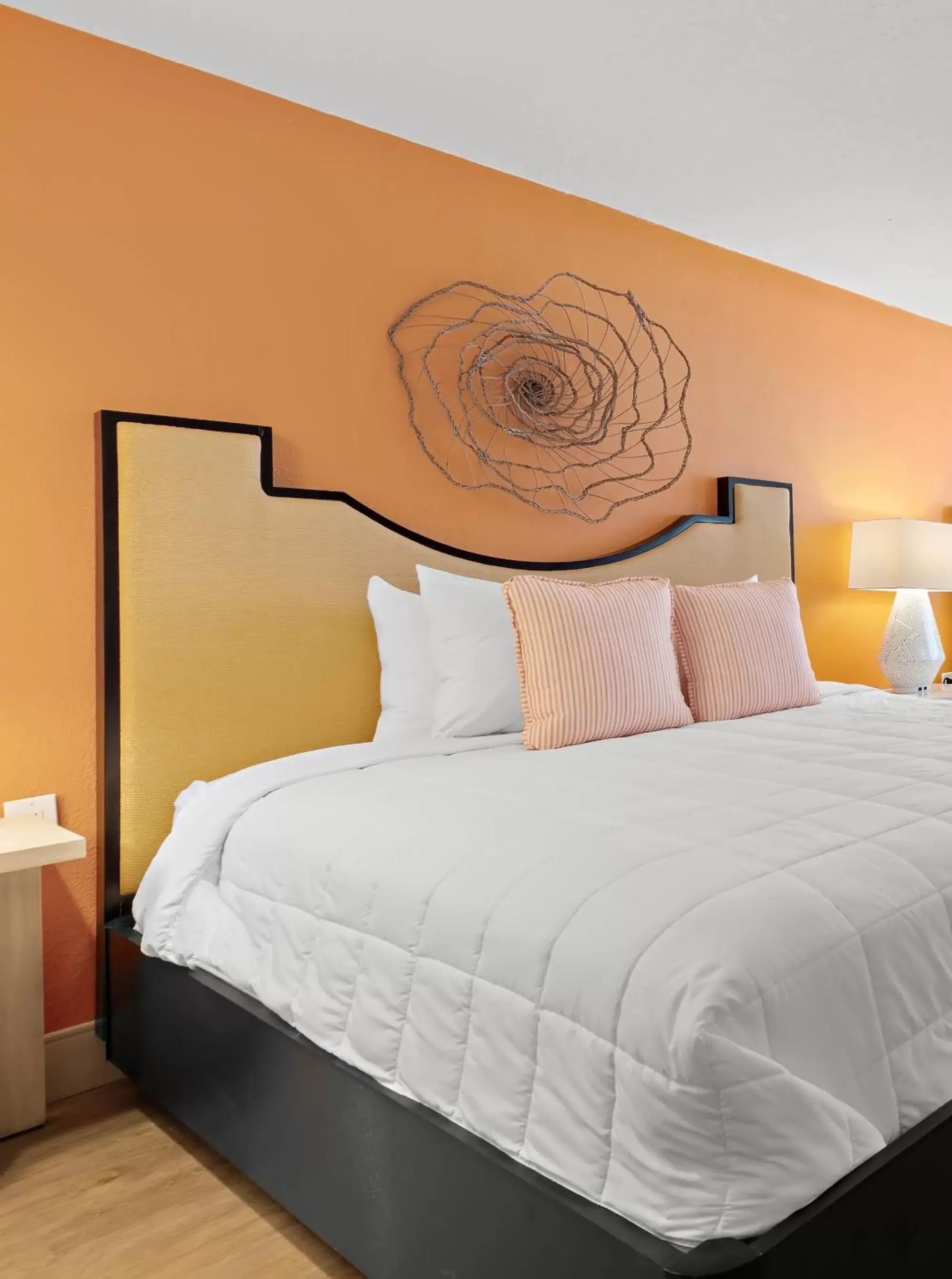 King Room - Disability Access in Bellwether Beach Resort King Room - Disability Access in Bellwether Beach Resort