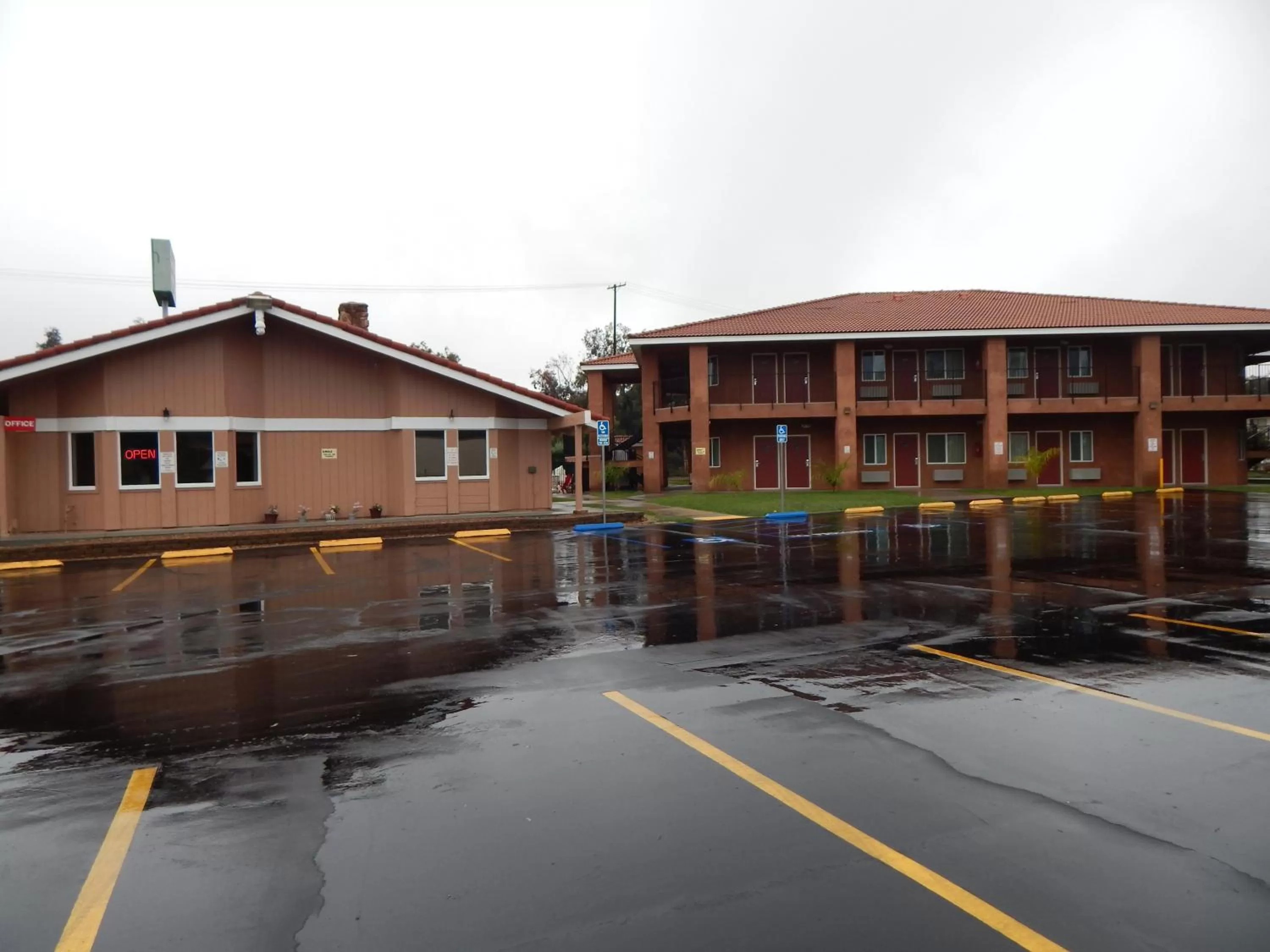 Property building in Rancho California Inn Temecula