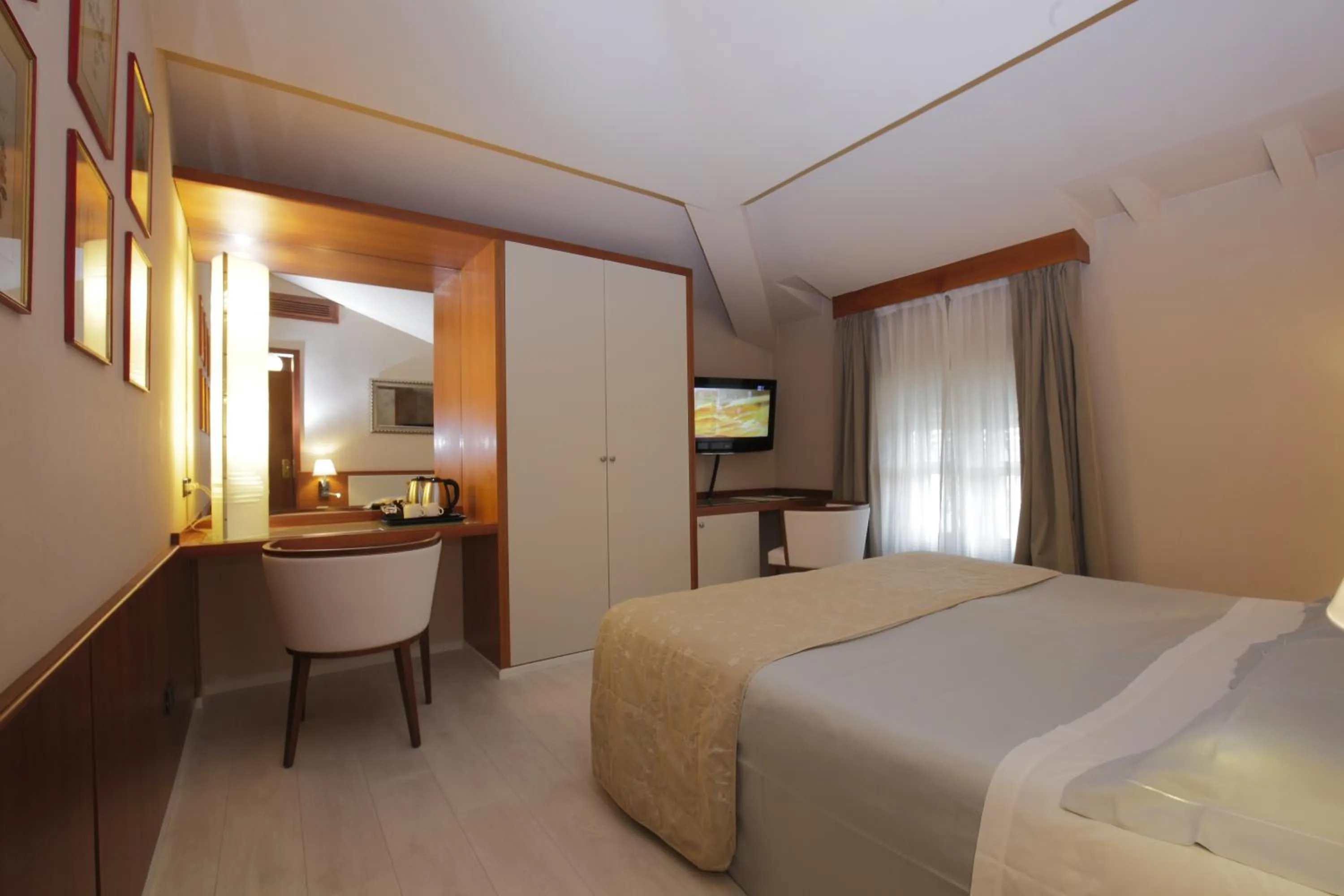 Photo of the whole room, Bed in Albergo Celide