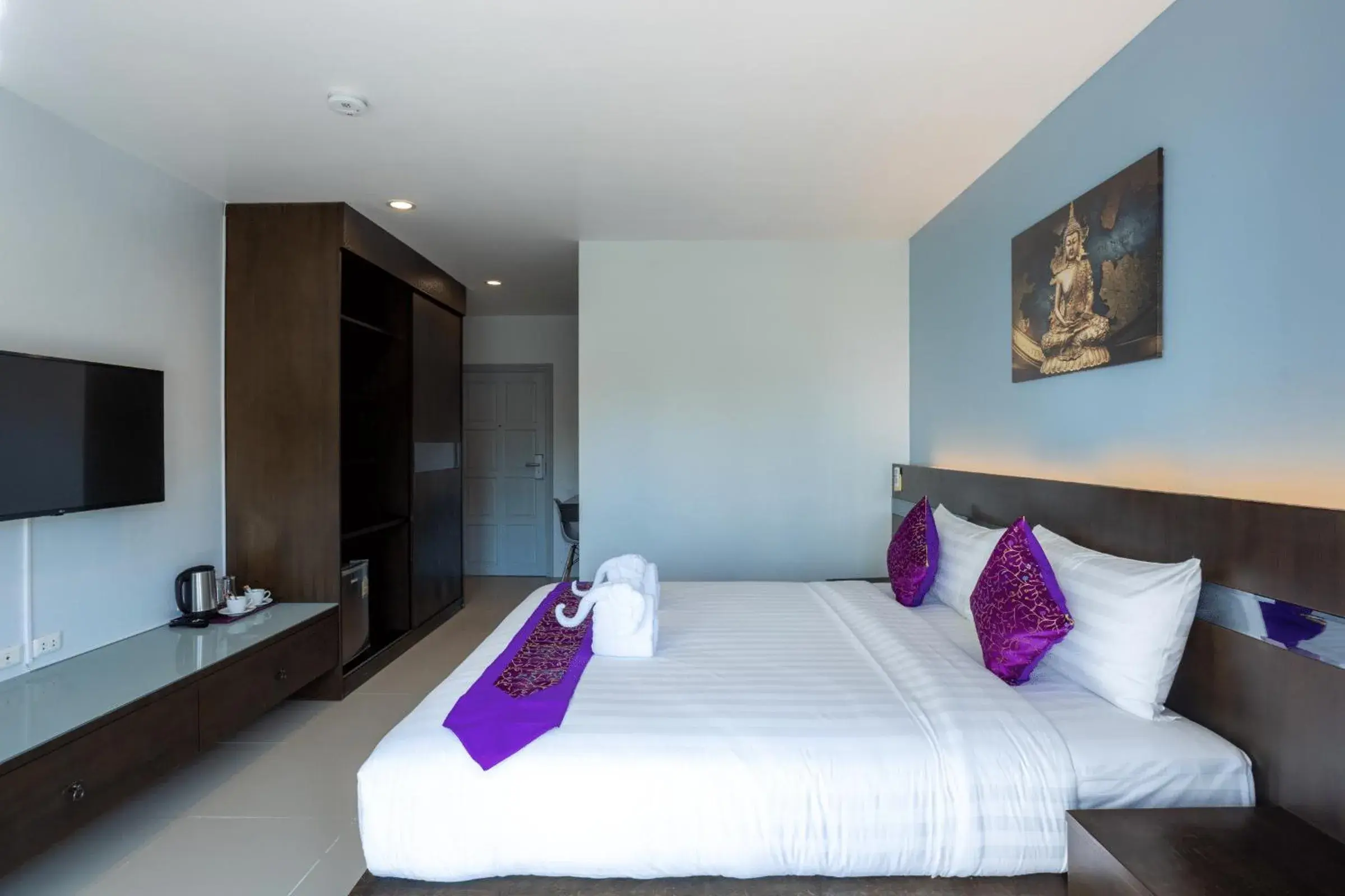 Photo of the whole room, Bed in The Great @Patong Hotel Photo of the whole room, Bed in The Great @Patong Hotel