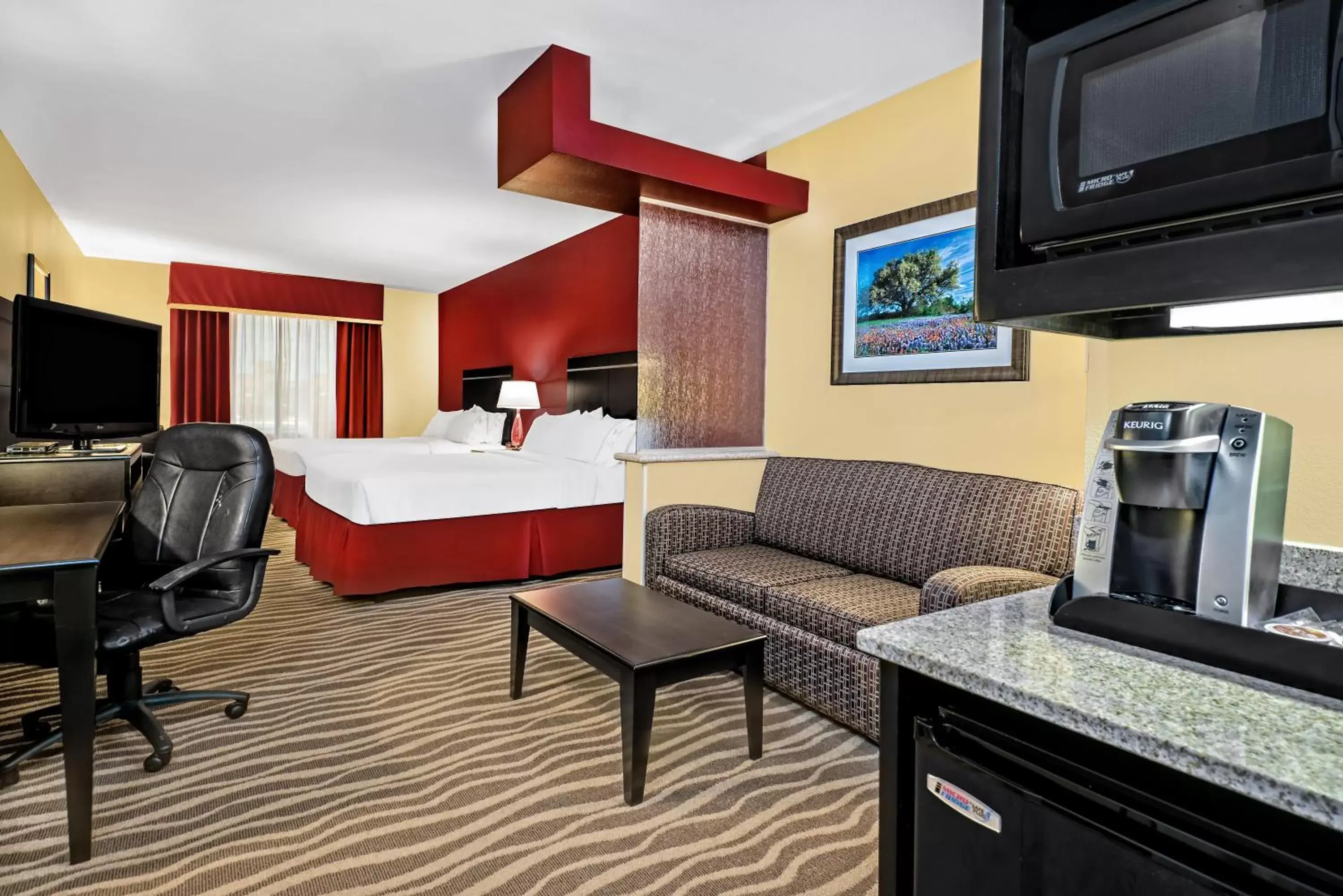 Photo of the whole room, TV/Entertainment Center in Holiday Inn Express & Suites Cotulla, an IHG Hotel