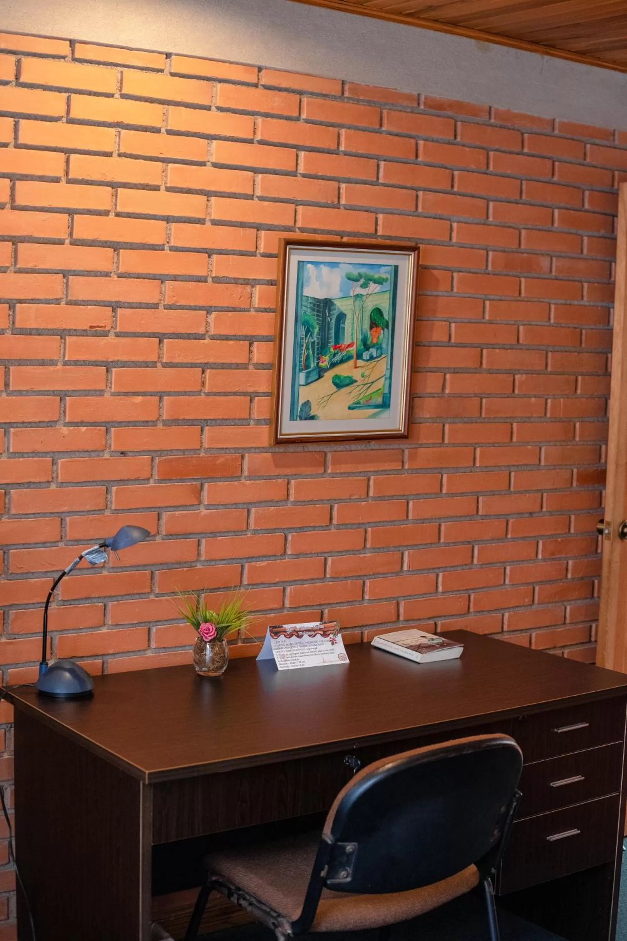 hair dresser in La Casa de Mamá Coyita