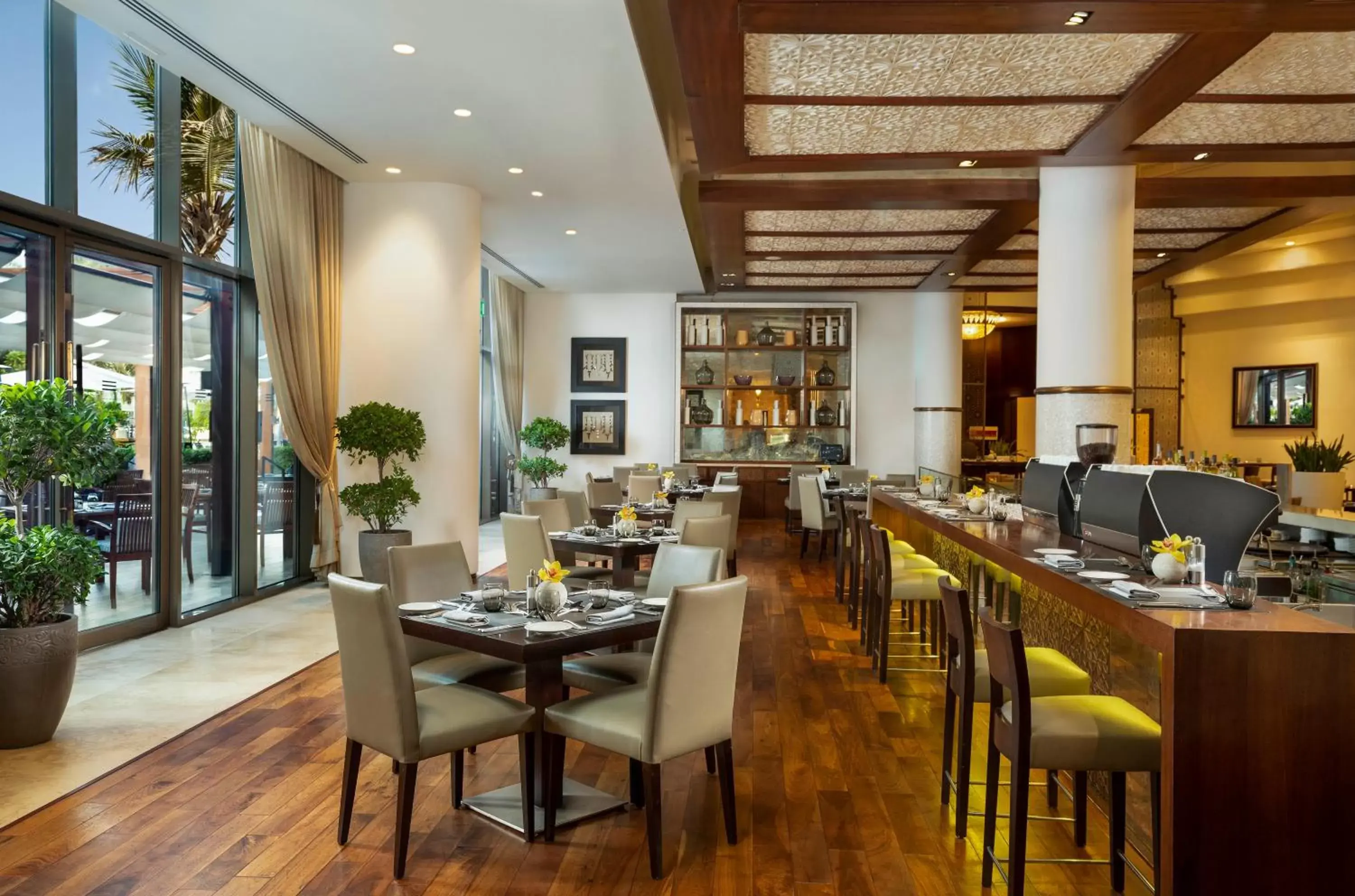 Restaurant/Places to Eat in Beach Rotana - Abu Dhabi