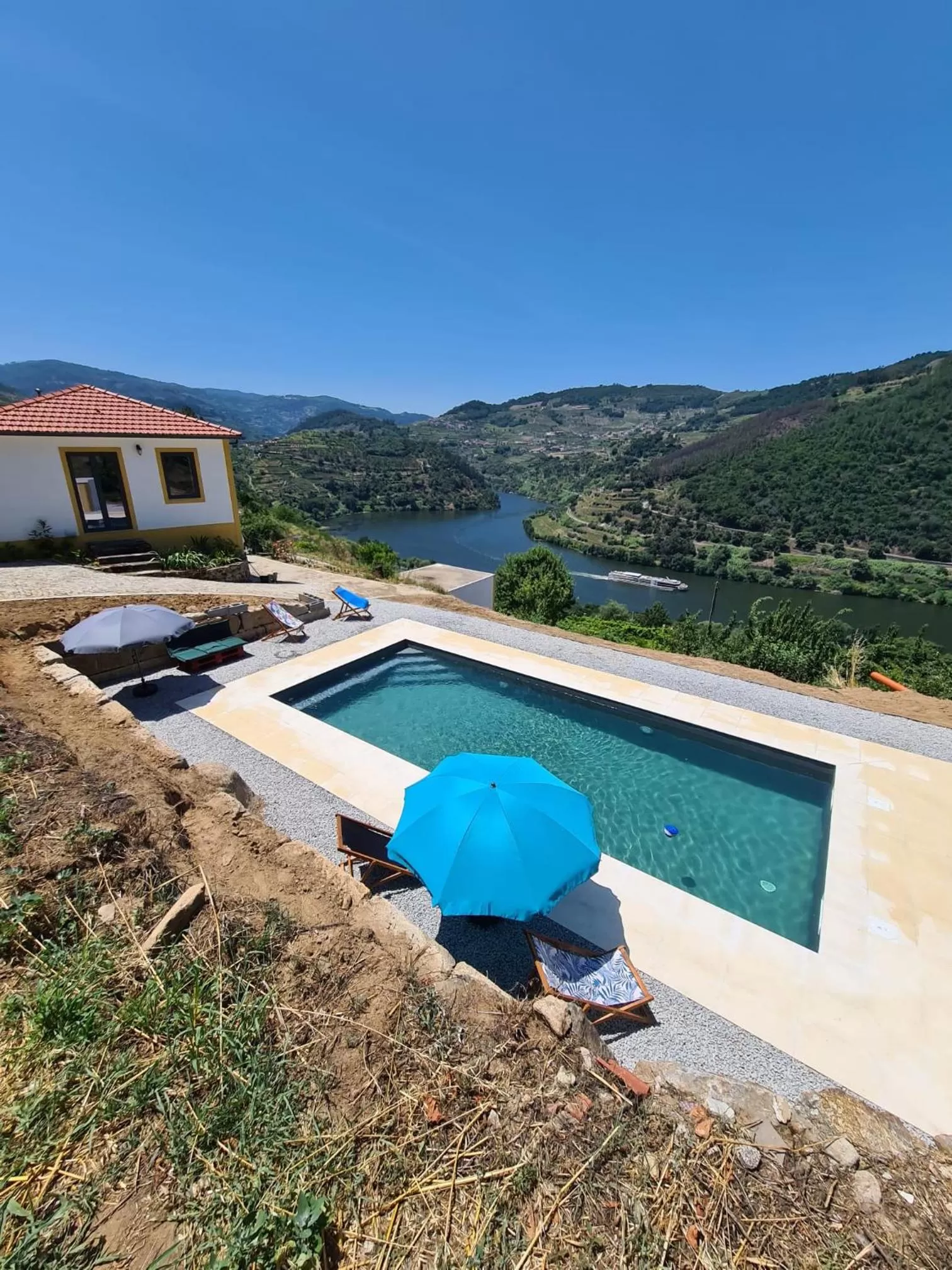 Swimming Pool in Quinta do Fojo Valonguinho, Barrô