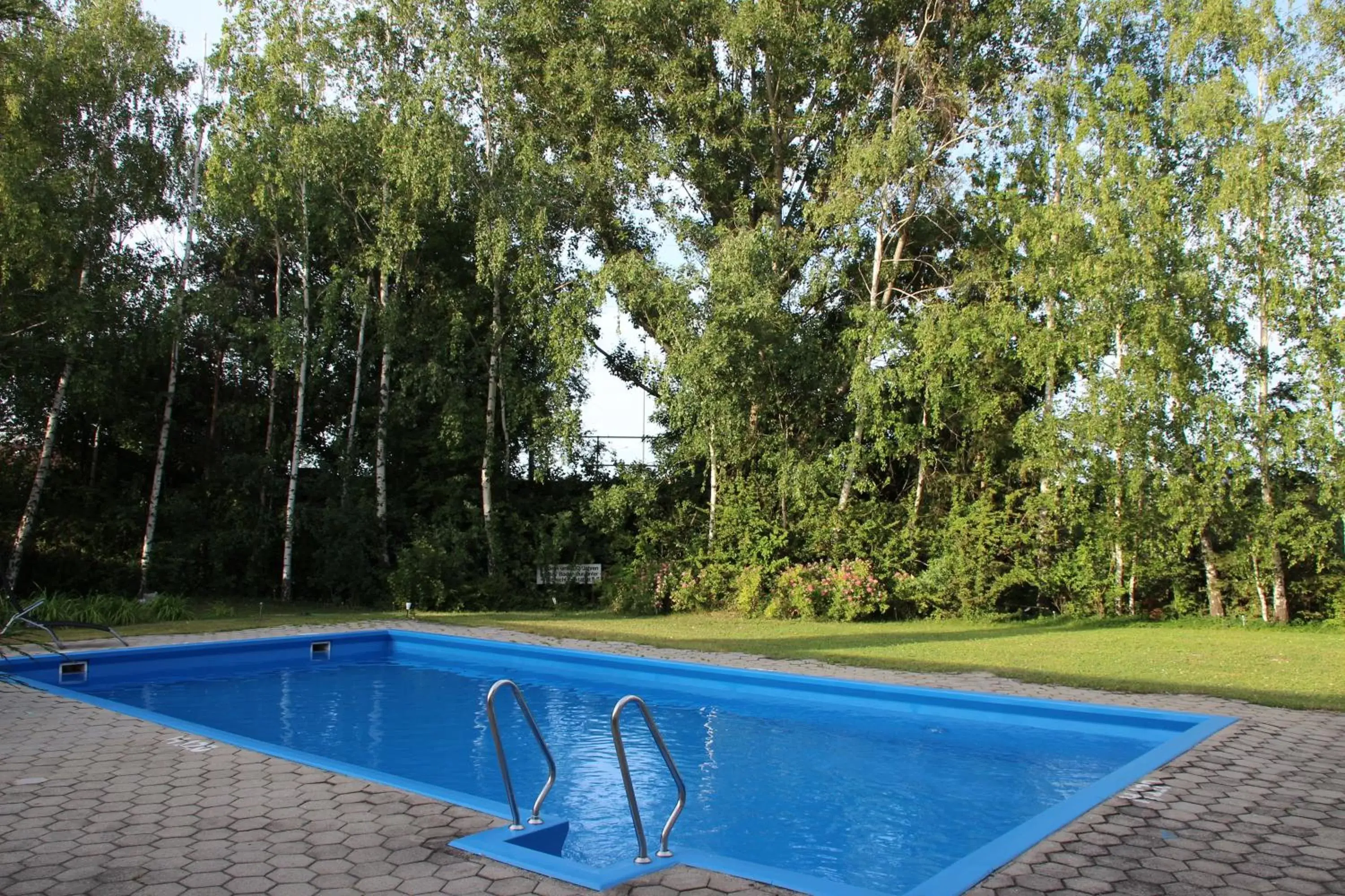 Garden, Swimming Pool in Best Western Smart Hotel