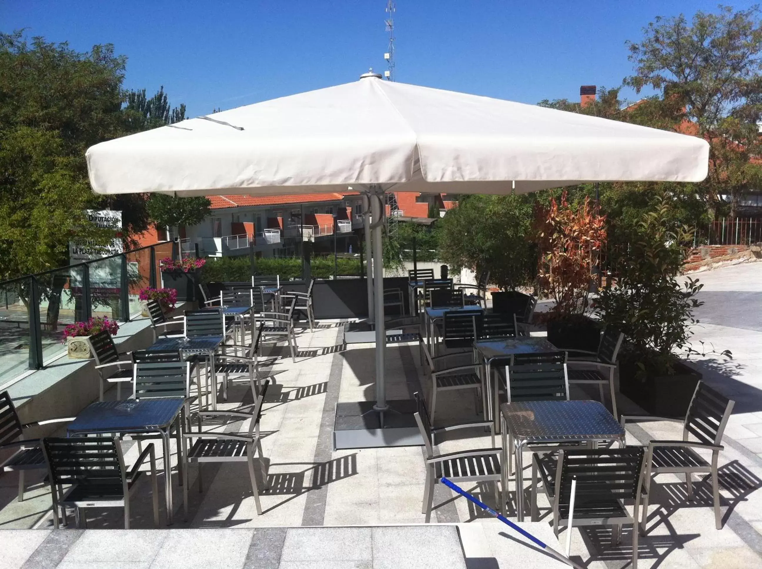 Restaurant/places to eat in Jardin de la Abadia, Arroyo de la Encomienda Restaurant/places to eat in Jardin de la Abadia, Arroyo de la Encomienda