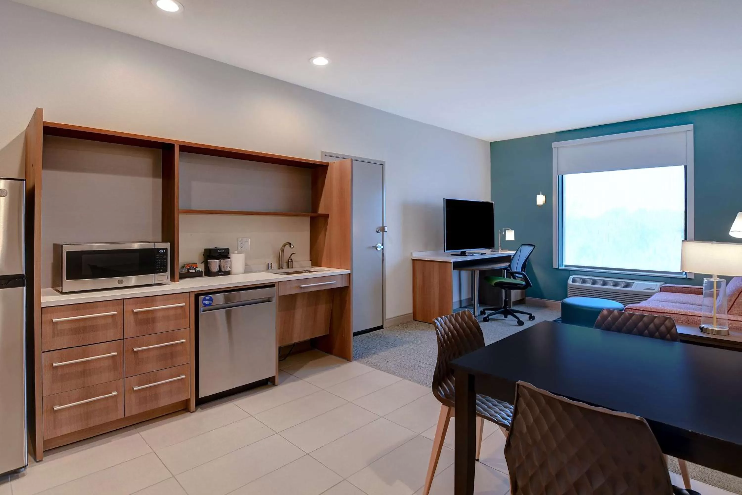 Kitchen or kitchenette in Home2 Suites by Hilton North Plano Hwy 75