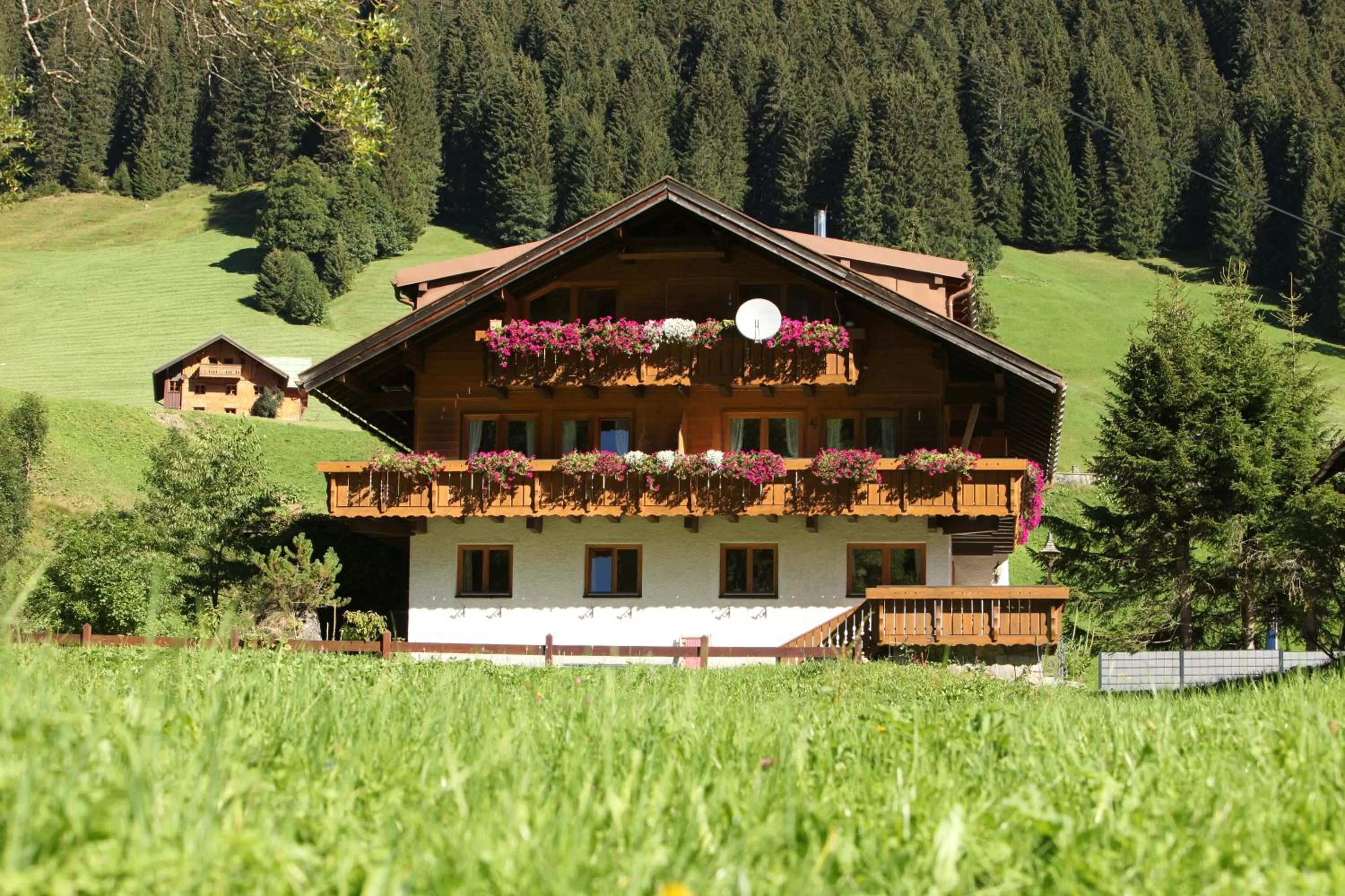 Property building in Haus Derra