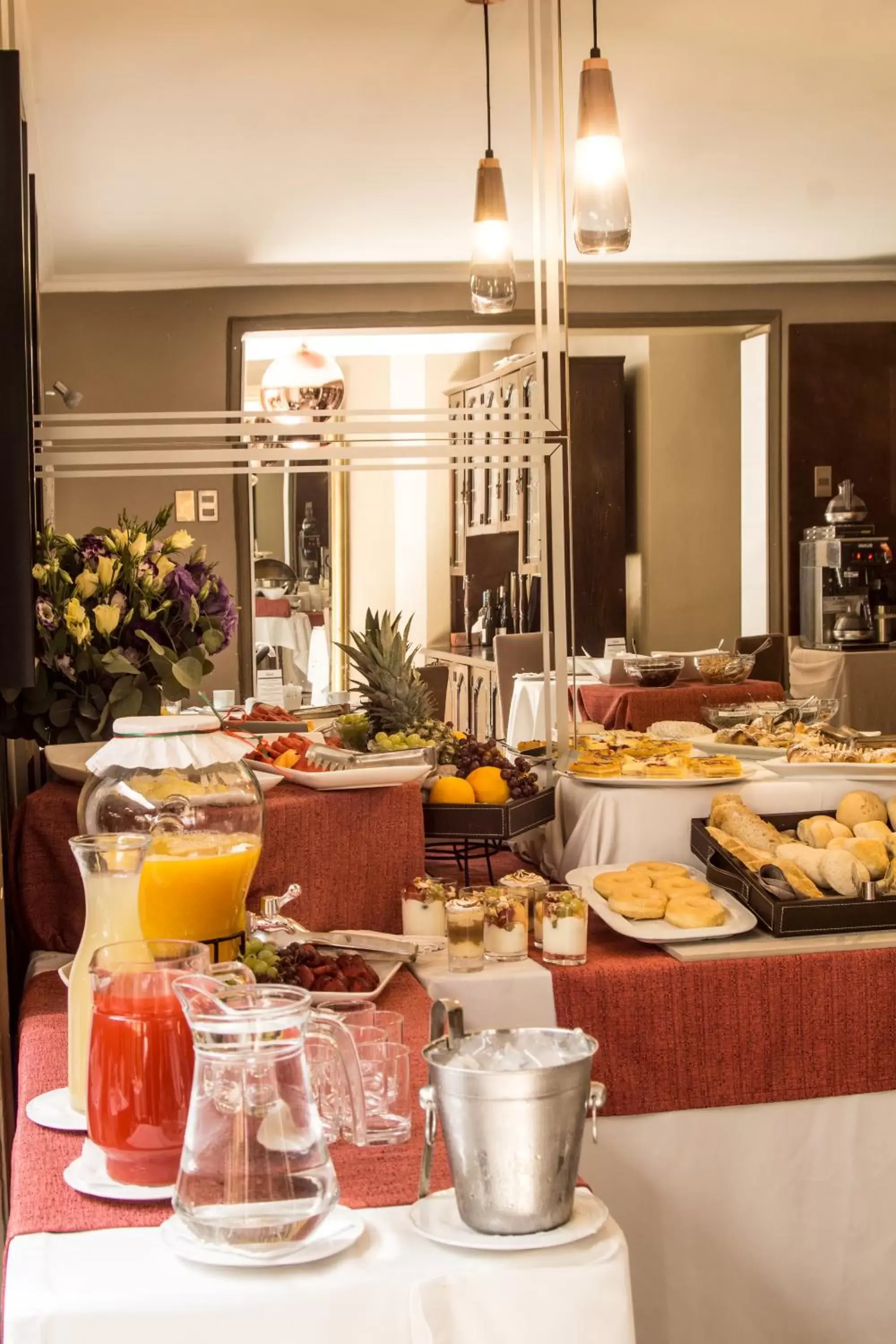 Buffet breakfast in Hotel Los Españoles