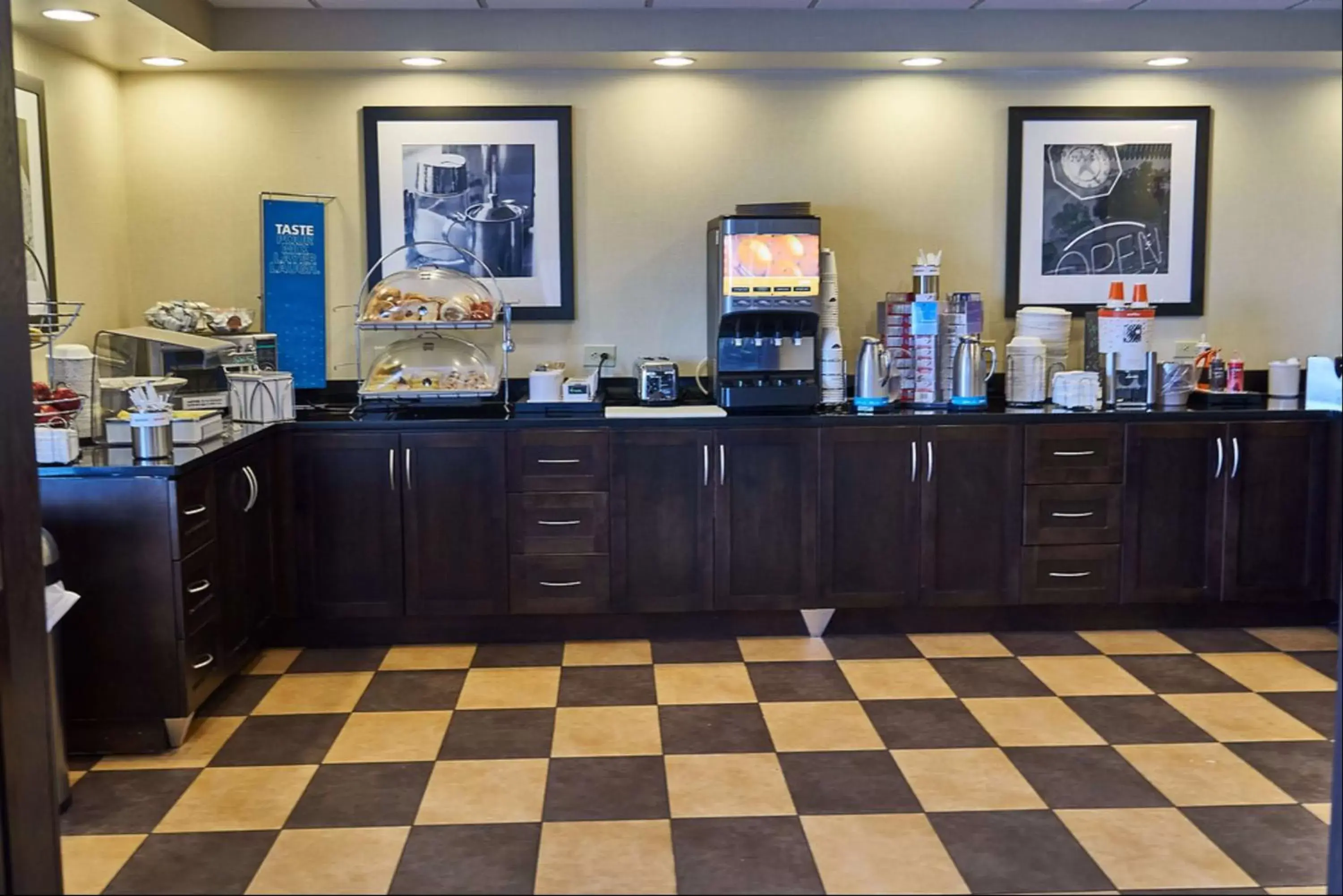 Dining area, Restaurant/Places to Eat in Hampton Inn Uniontown