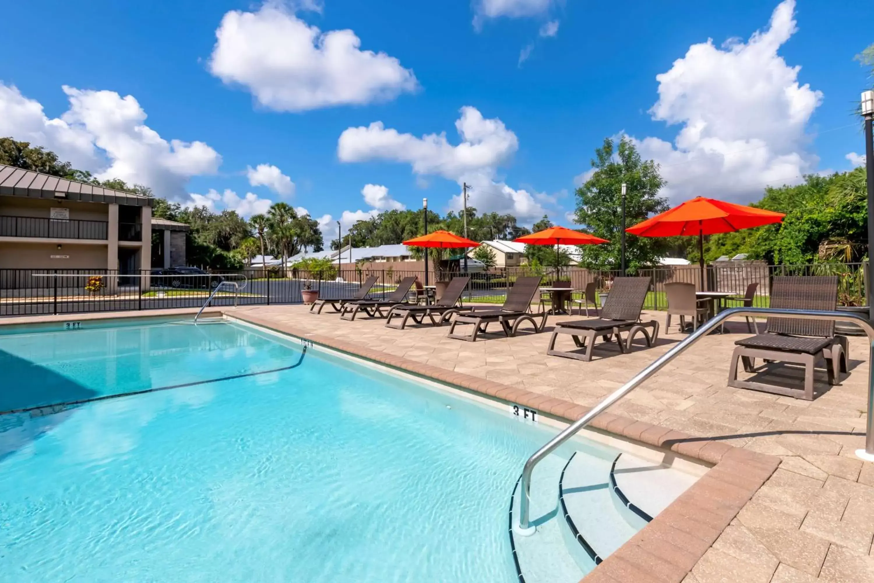 Pool view, Swimming Pool in Best Western Inn Of Palatka