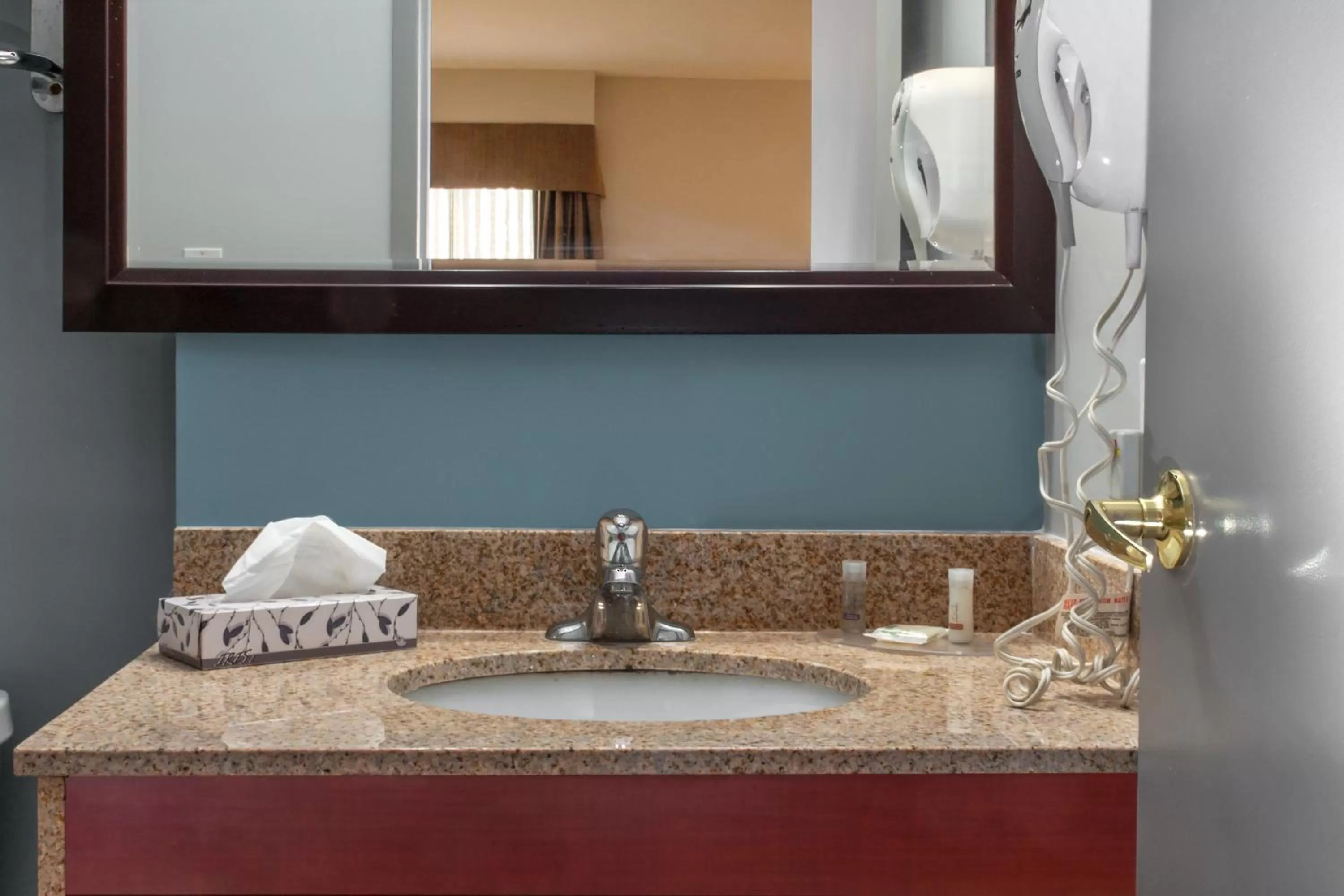 Premier Inn & Suites - Downtown Hamilton