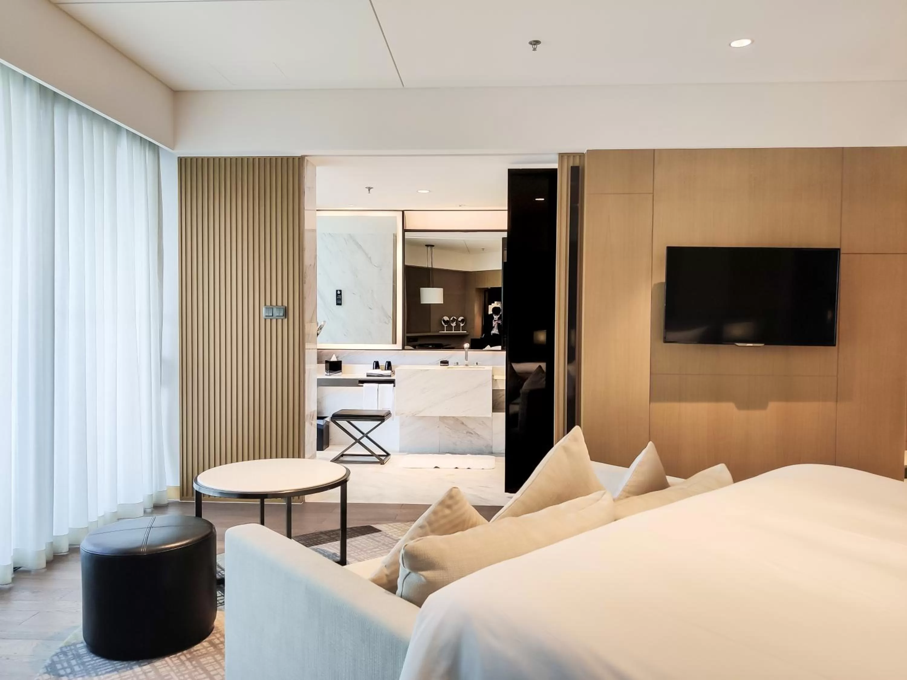 Photo of the whole room, Bed in The Shanhaitian Resort Sanya, Autograph Collection