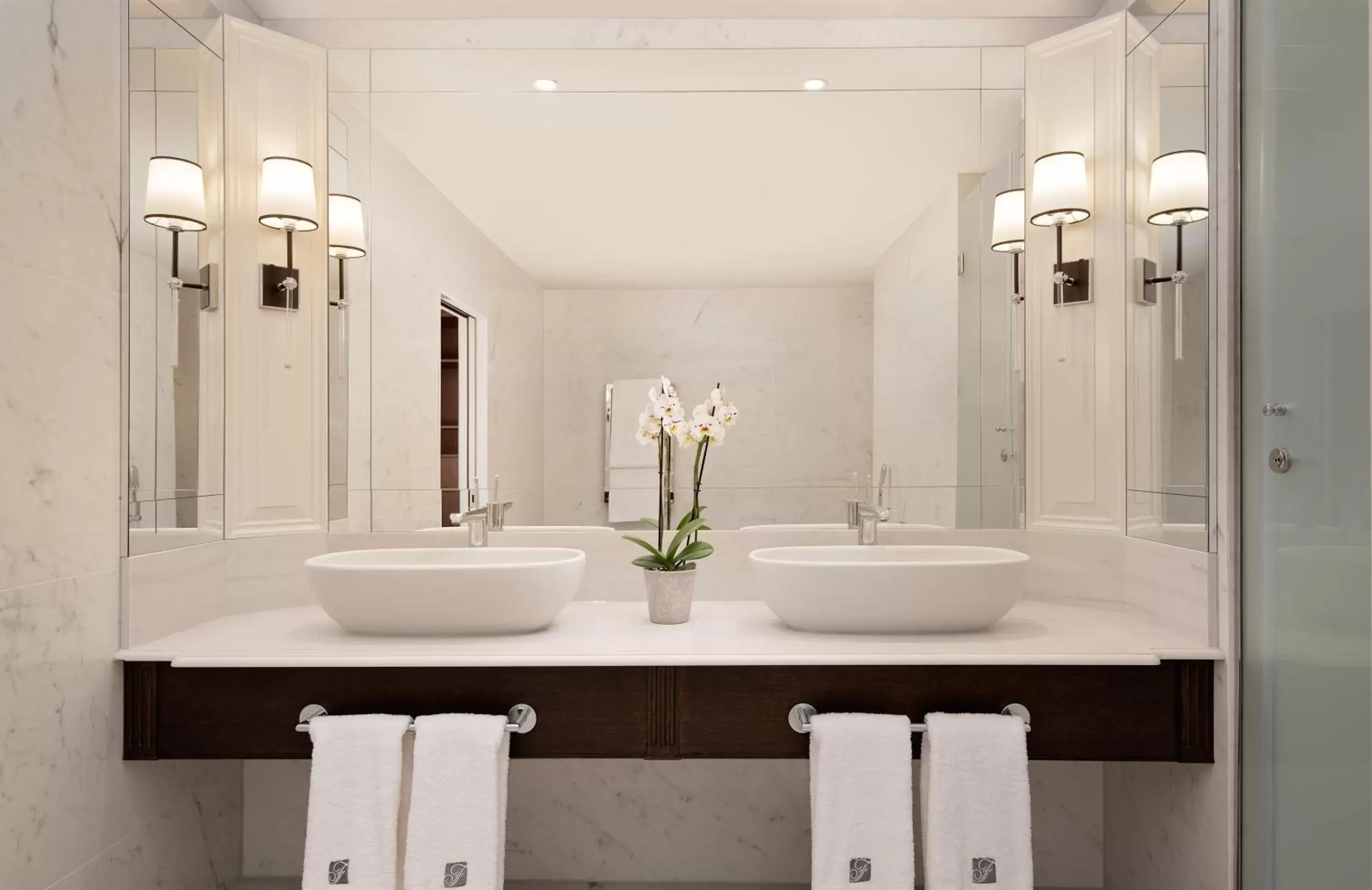 Bathroom in Fairmont Windsor Park