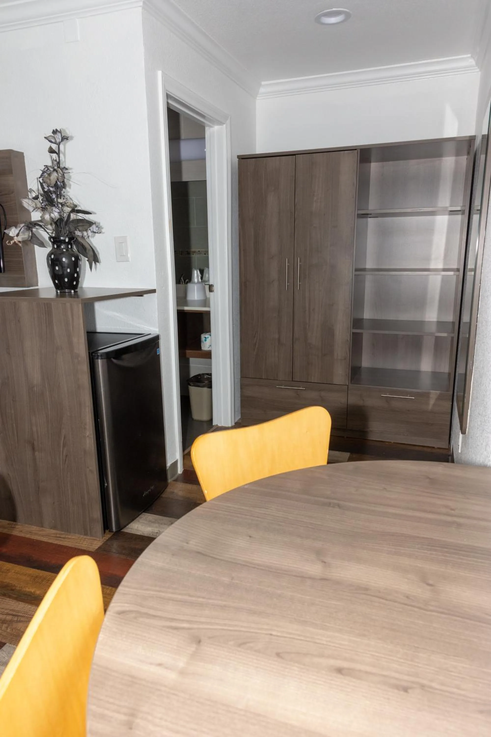 Bedroom in Value Inn Bellflower