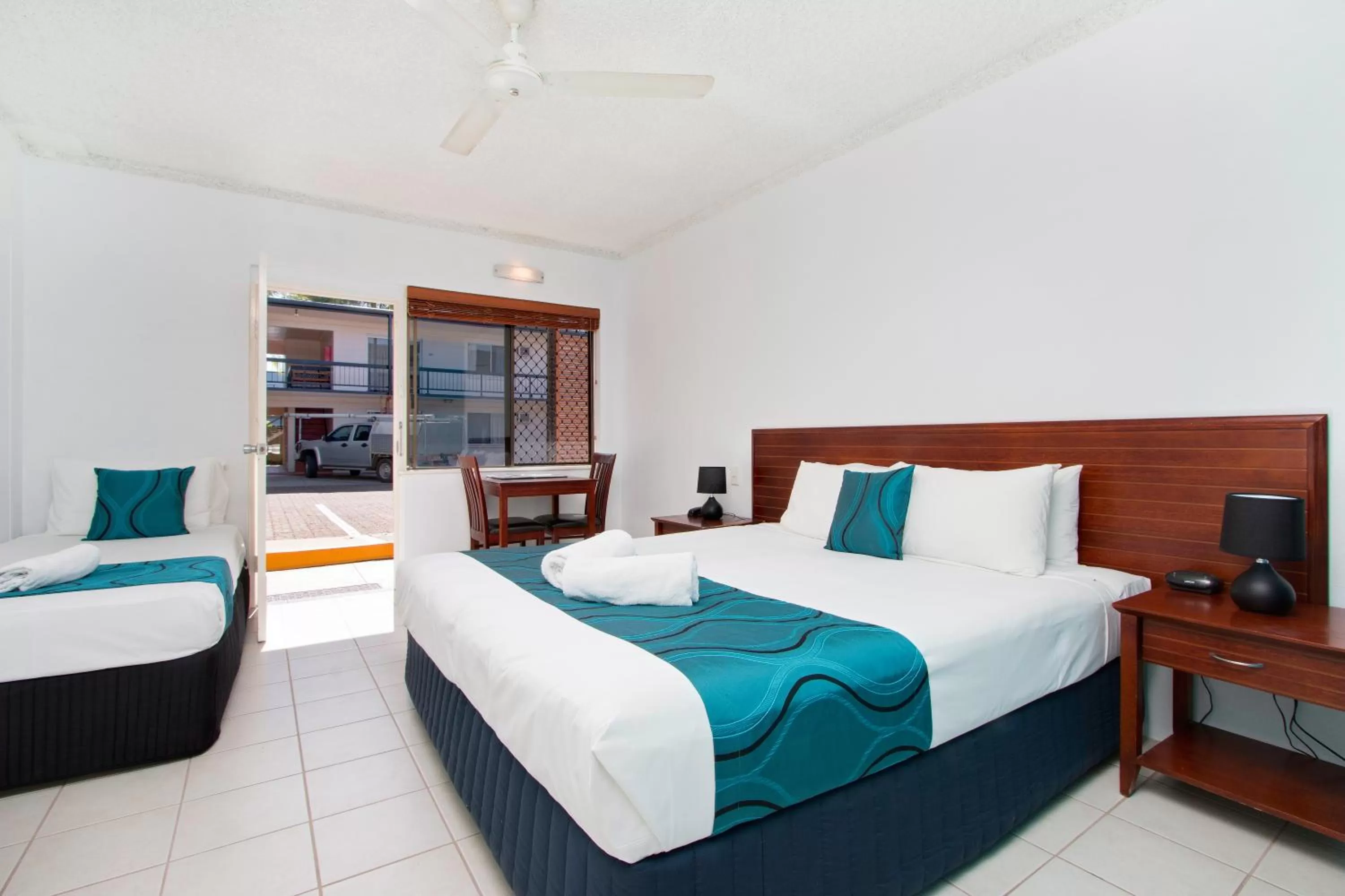 Bedroom, Bed in Cairns City Palms